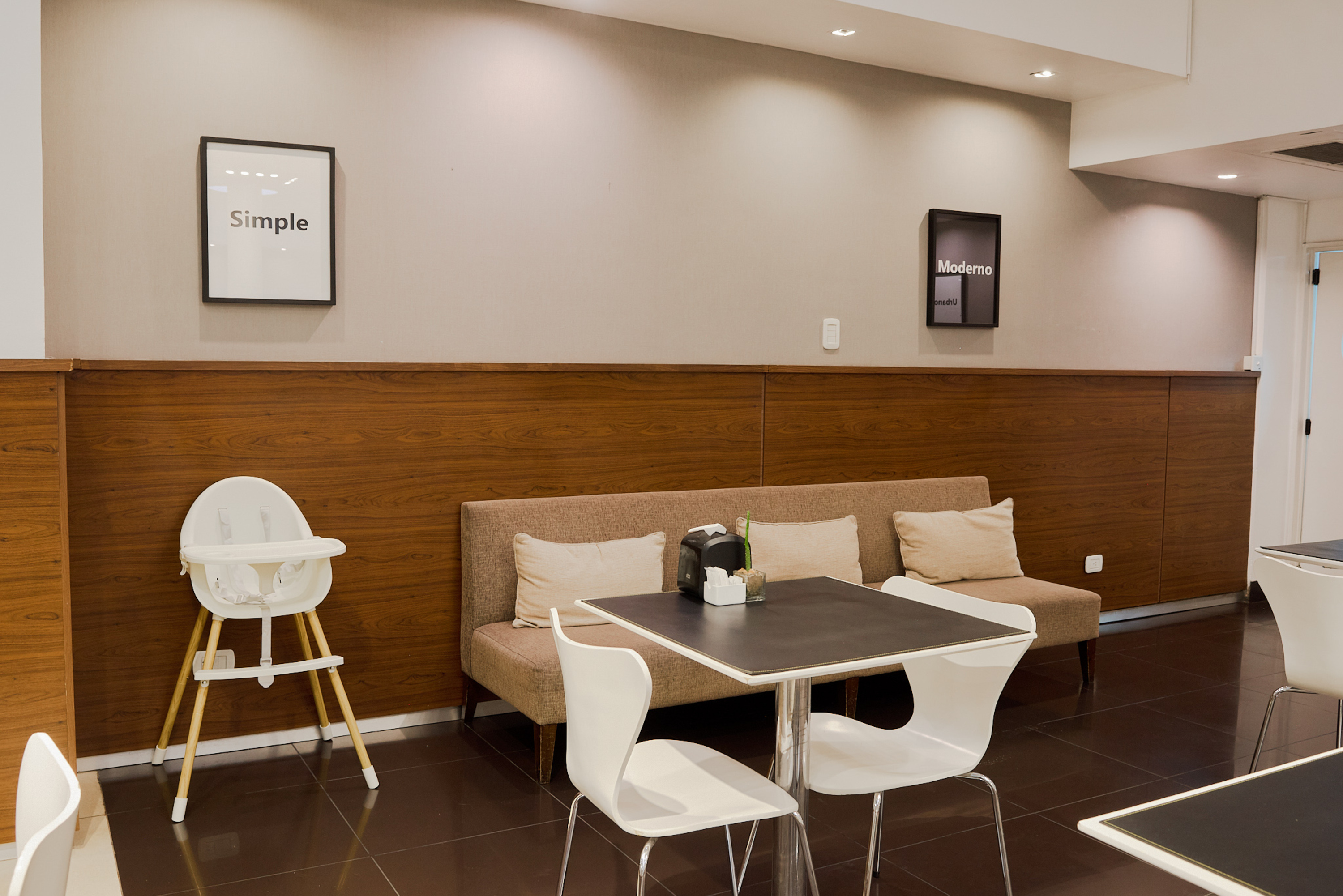 Dazzler by Wyndham Buenos Aires Maipu restaurant in Buenos Aires, Other than US/Canada