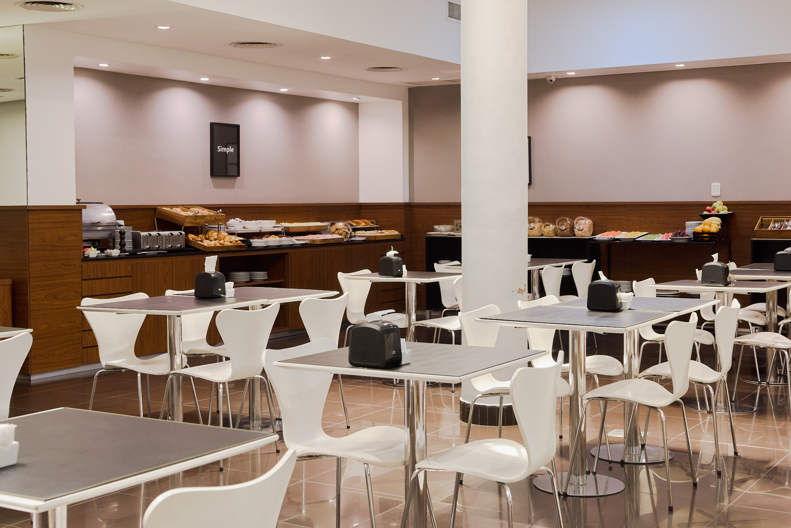 Dazzler by Wyndham Buenos Aires Maipu restaurant in Buenos Aires, Other than US/Canada