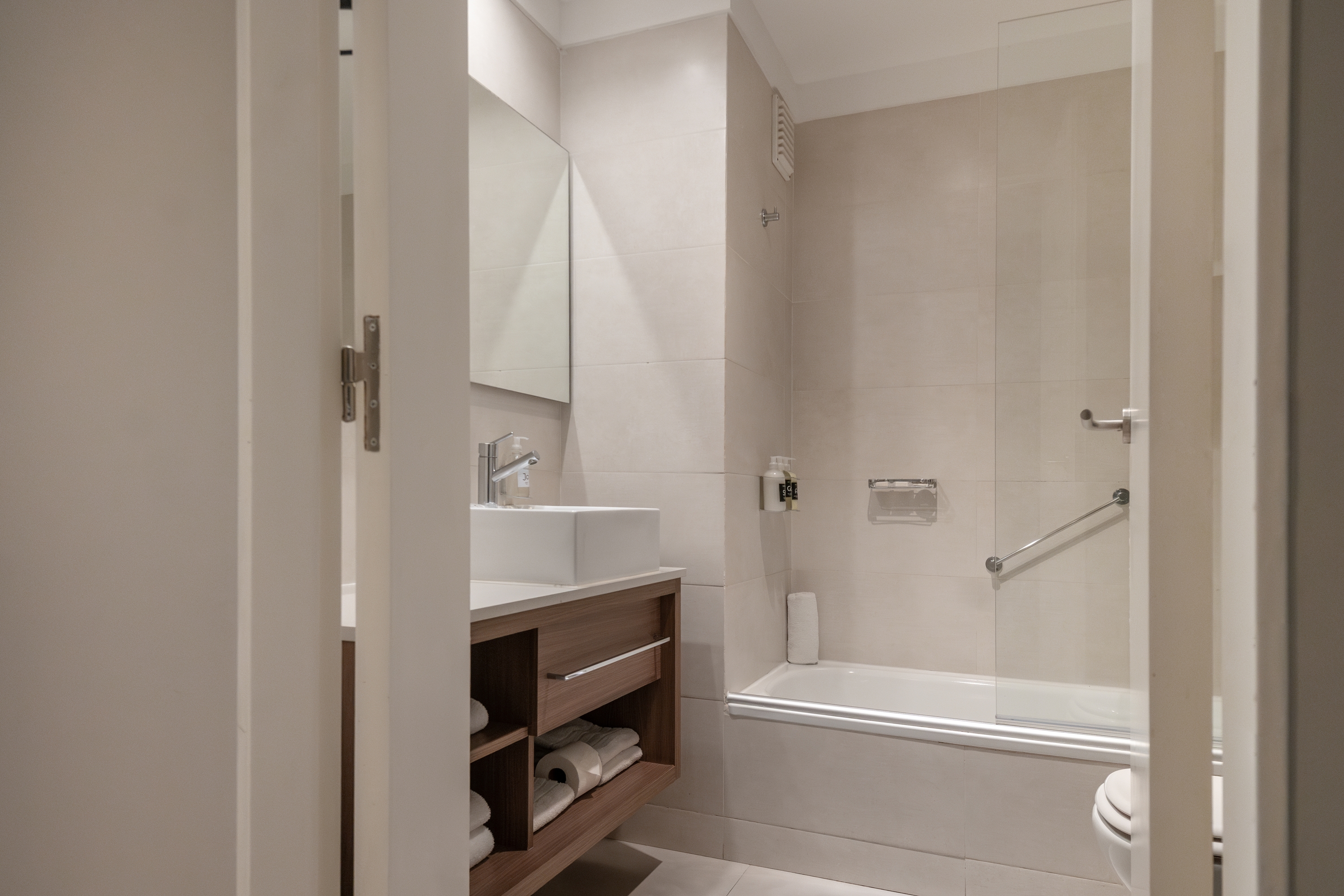 Guest room bath at the Dazzler by Wyndham Buenos Aires Polo in Buenos Aires, Other than US/Canada