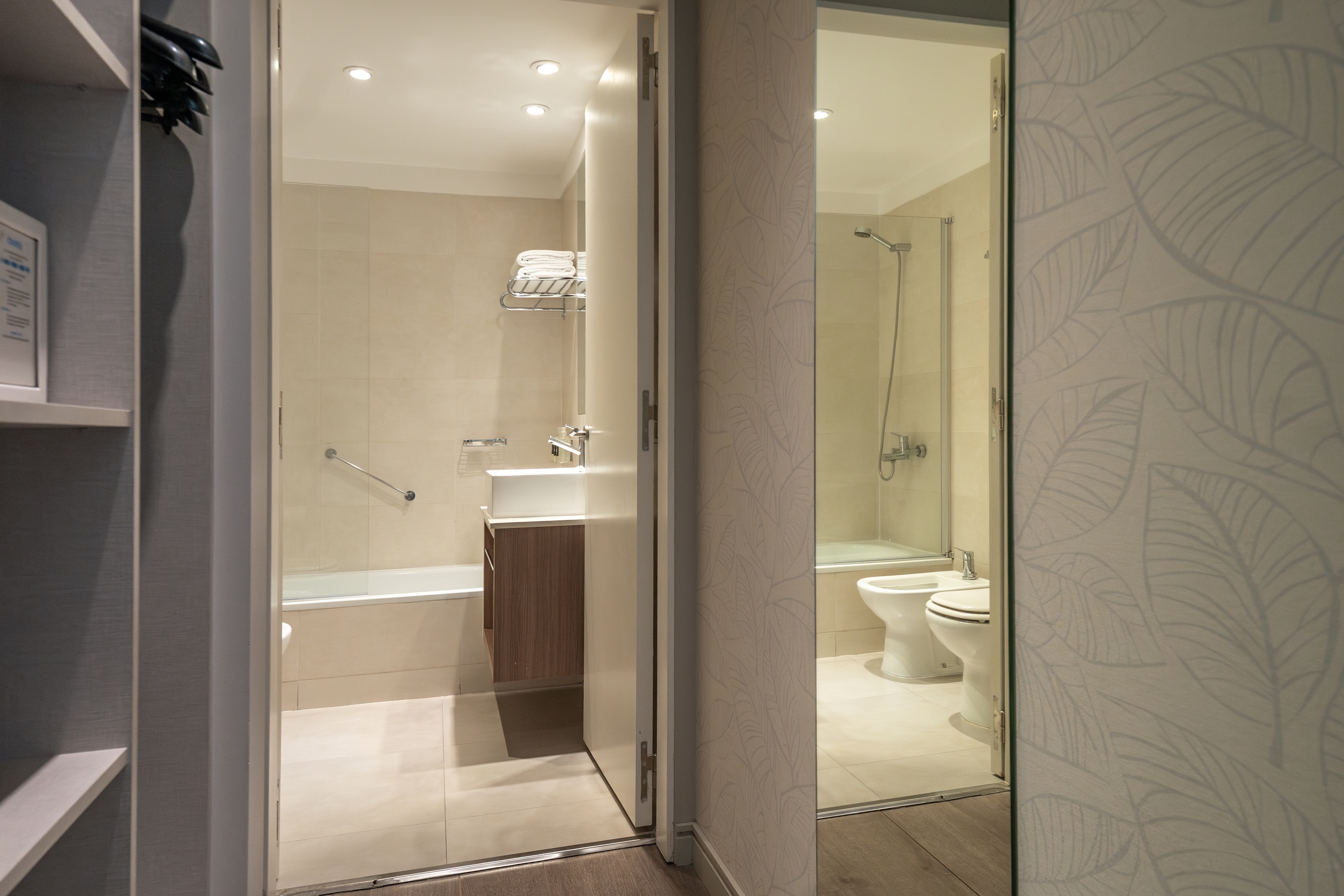 Guest room bath at the Dazzler by Wyndham Buenos Aires Polo in Buenos Aires, Other than US/Canada