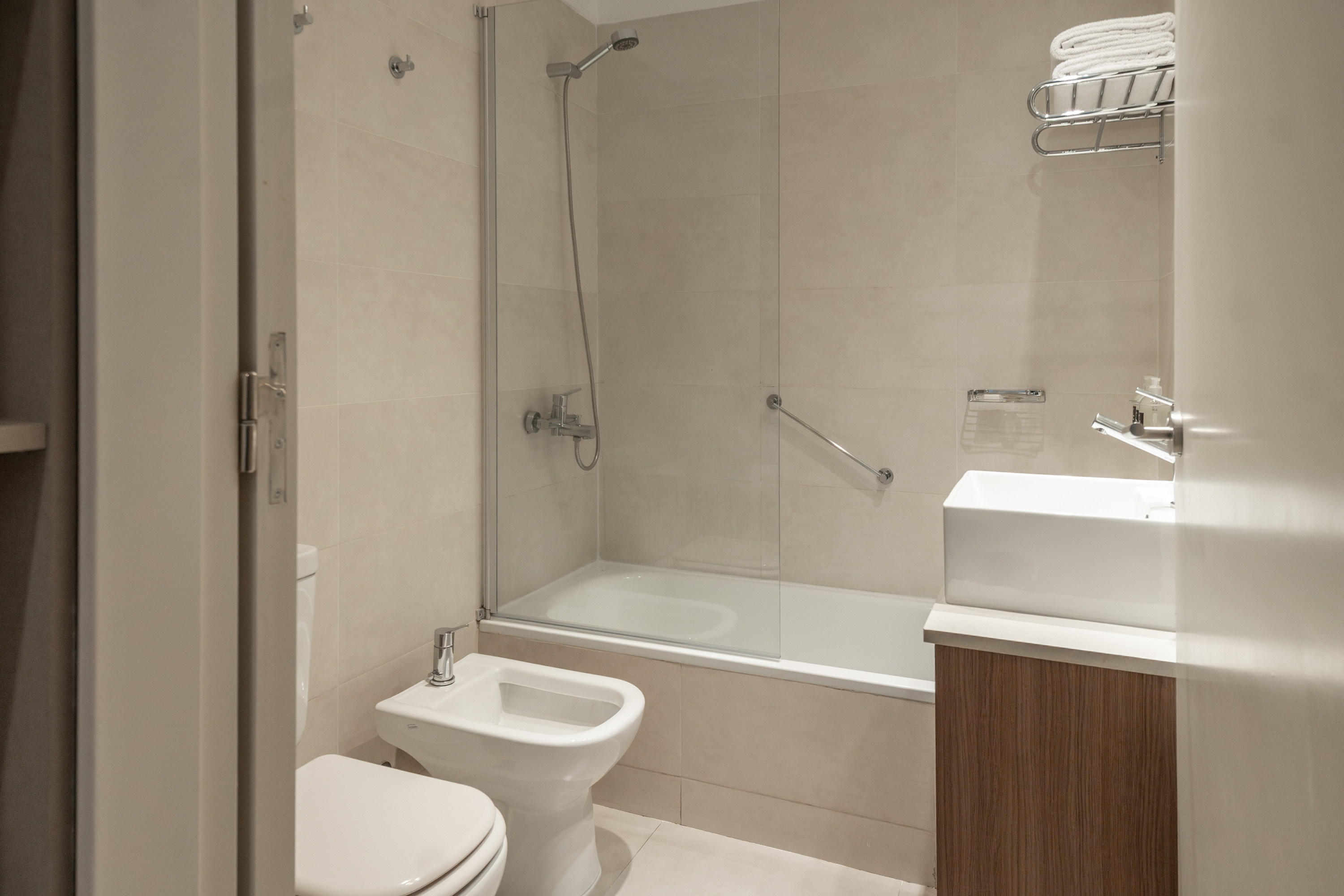 Guest room bath at the Dazzler by Wyndham Buenos Aires Polo in Buenos Aires, Other than US/Canada