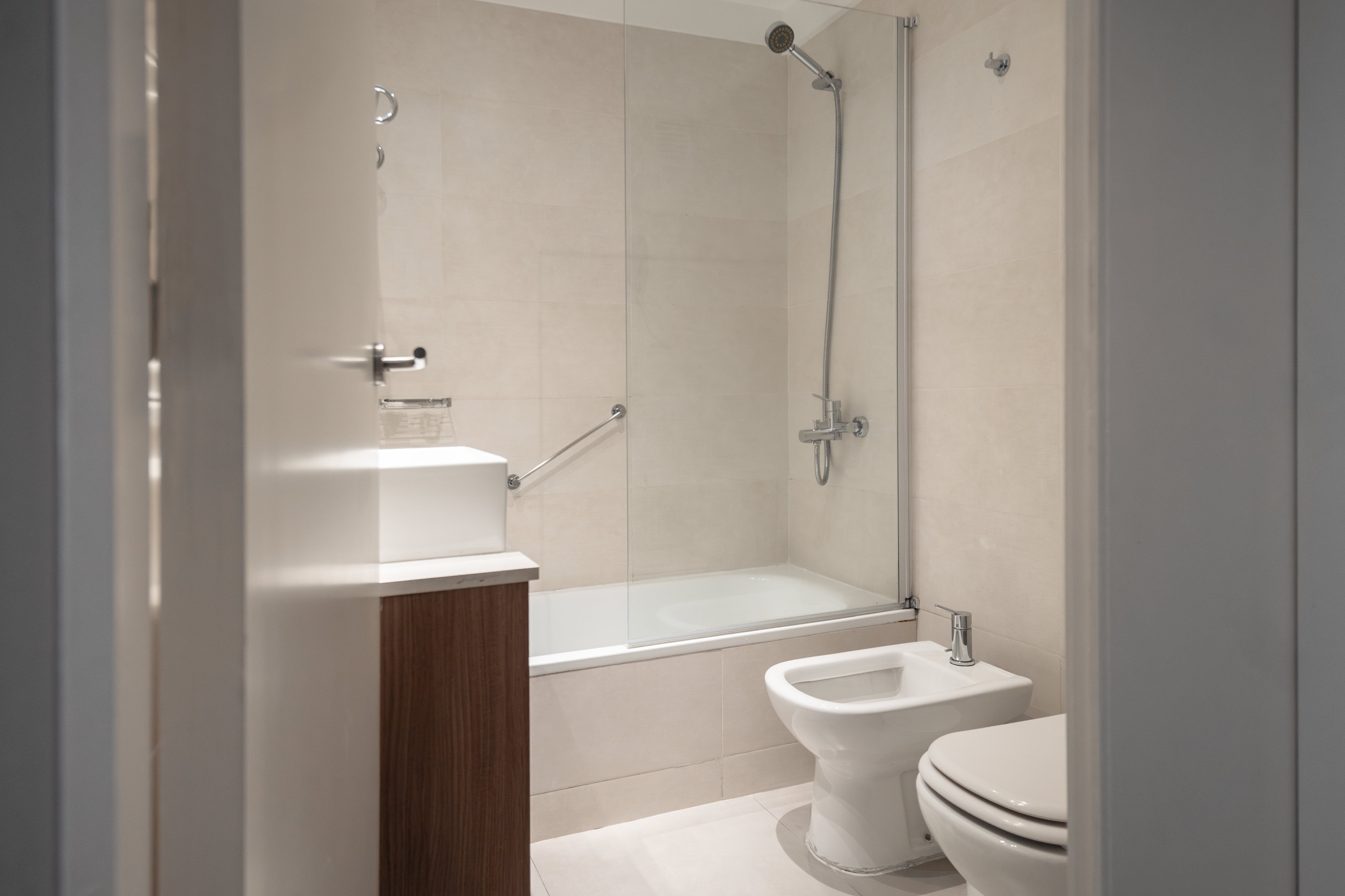 Guest room bath at the Dazzler by Wyndham Buenos Aires Polo in Buenos Aires, Other than US/Canada