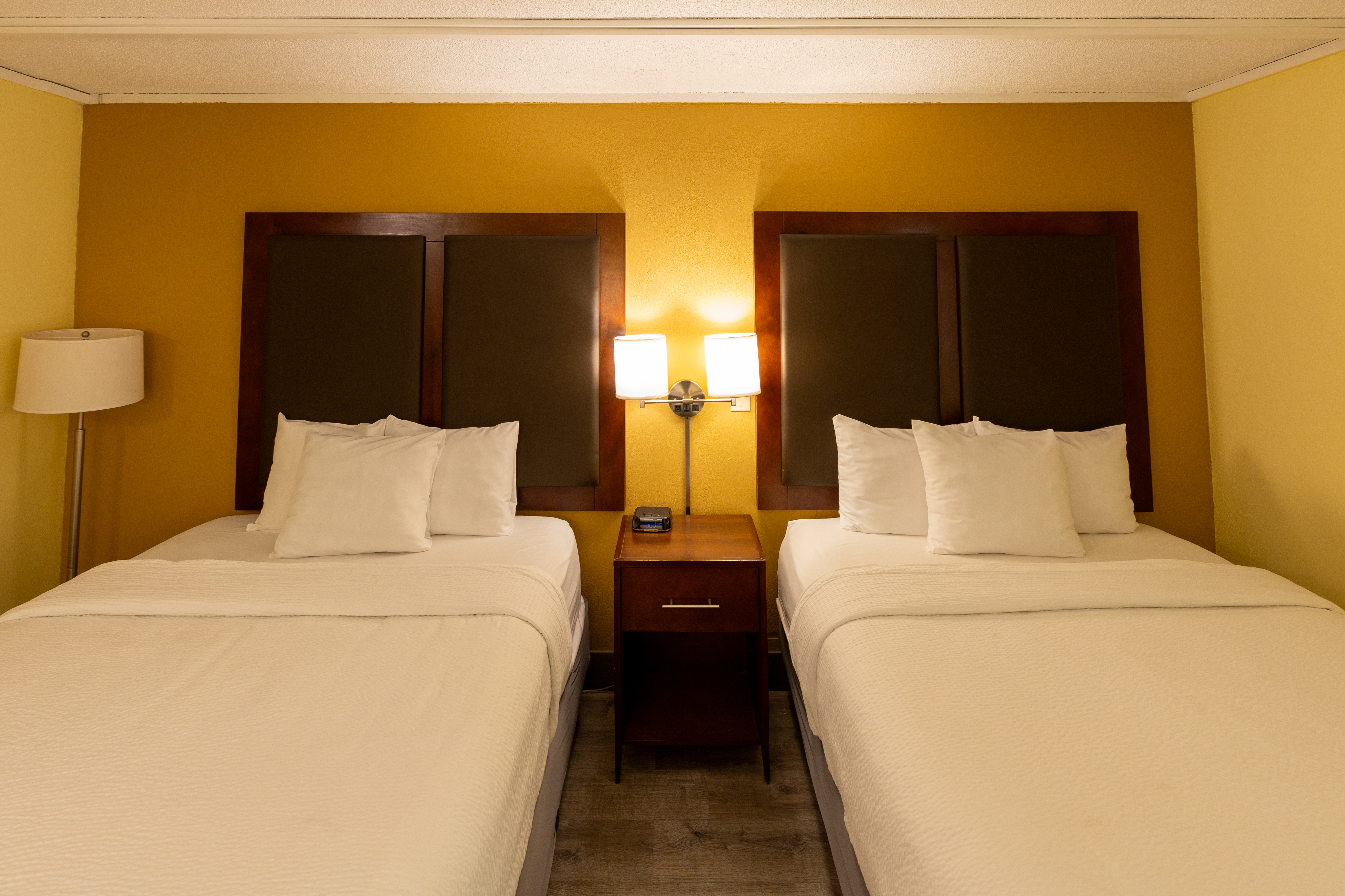 Guest room at the Kings House Motor Hotel, a Dazzler Select by Wyndham in Flagstaff, Arizona