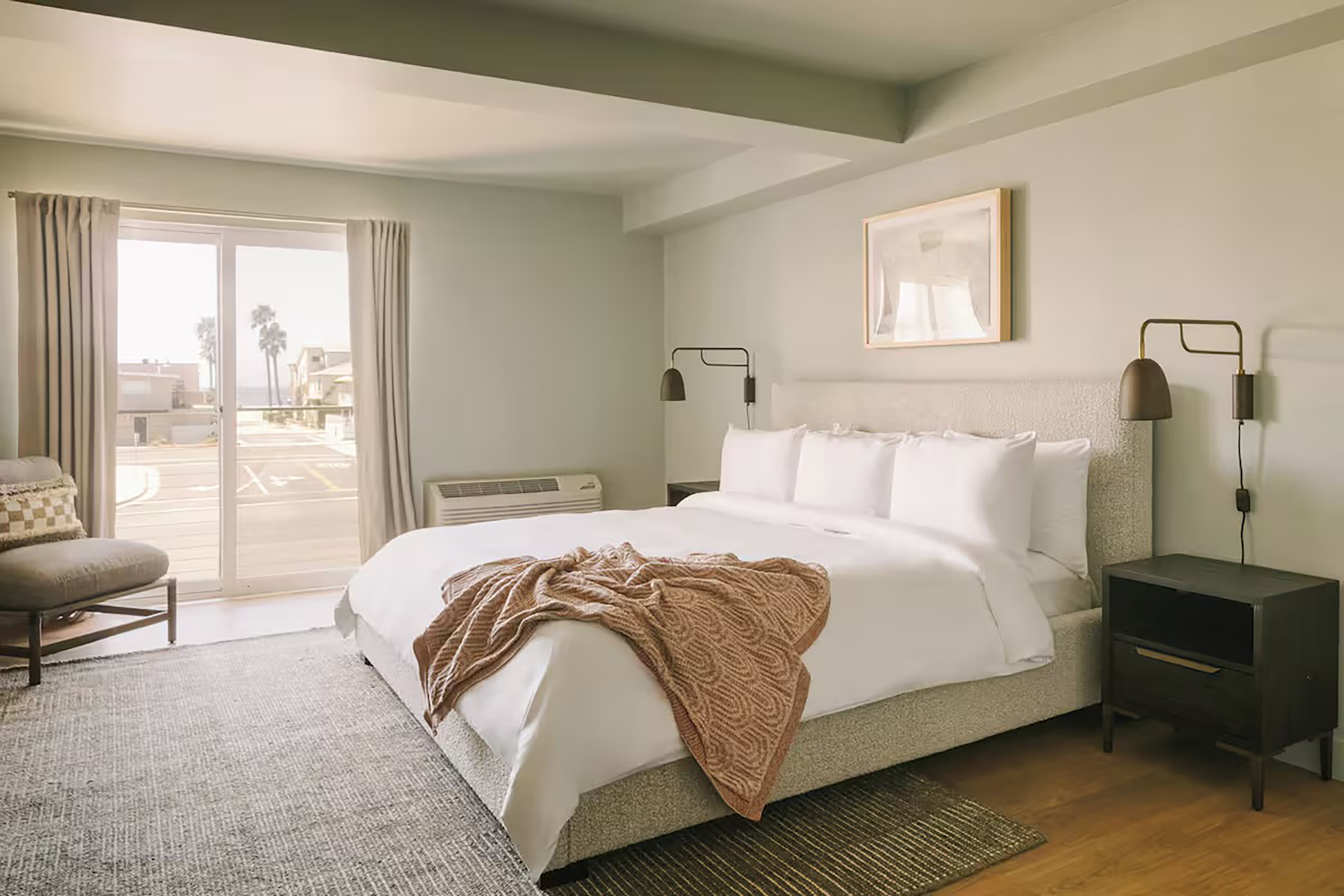 Guest room at the Hotel Solarena Newport Beach, a Dazzler Select by Wyndham in Newport Beach, California