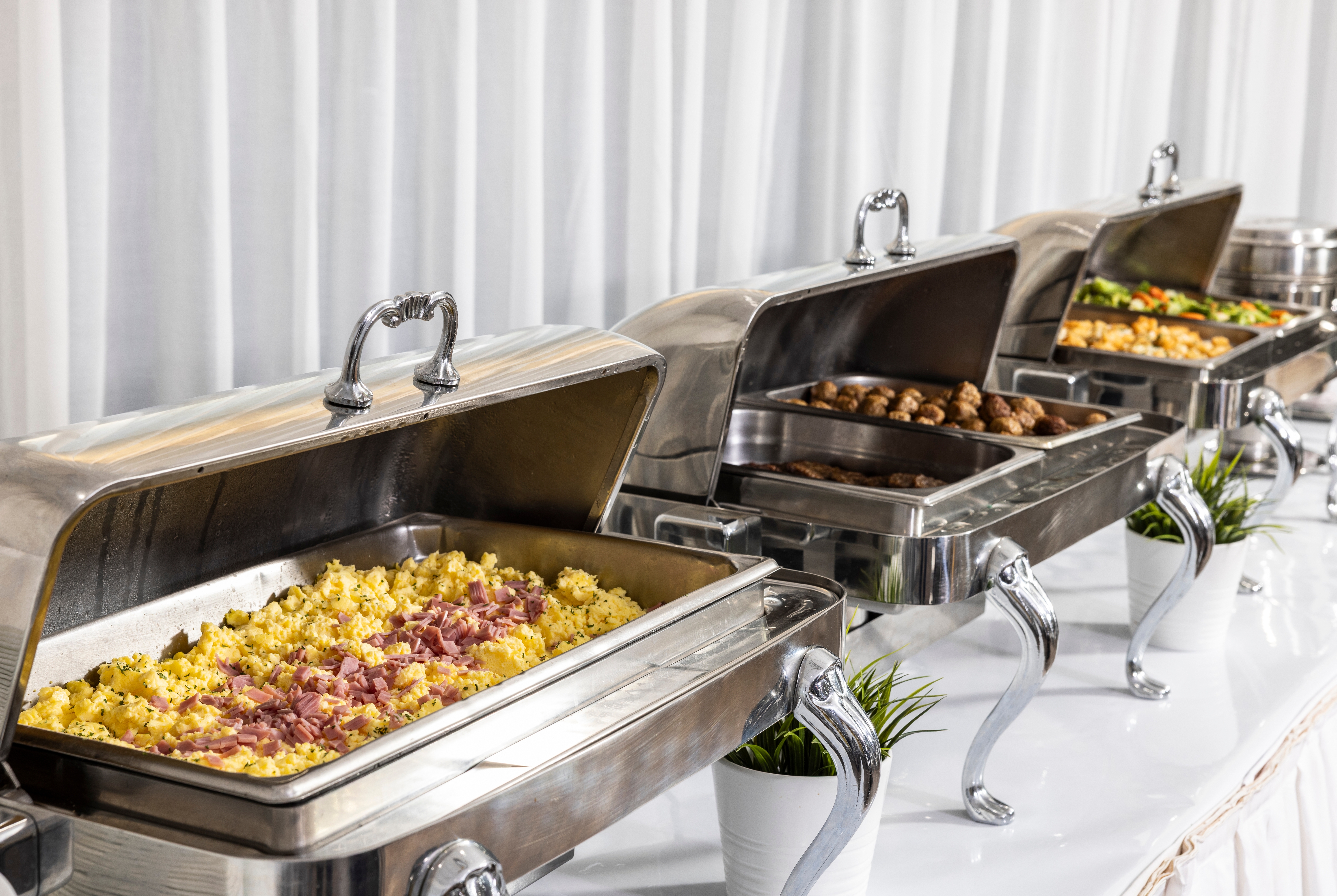 Magic Moment Resort & Kids Club, Dazzler Select by Wyndham restaurant breakfast area close up in Kissimmee, Florida