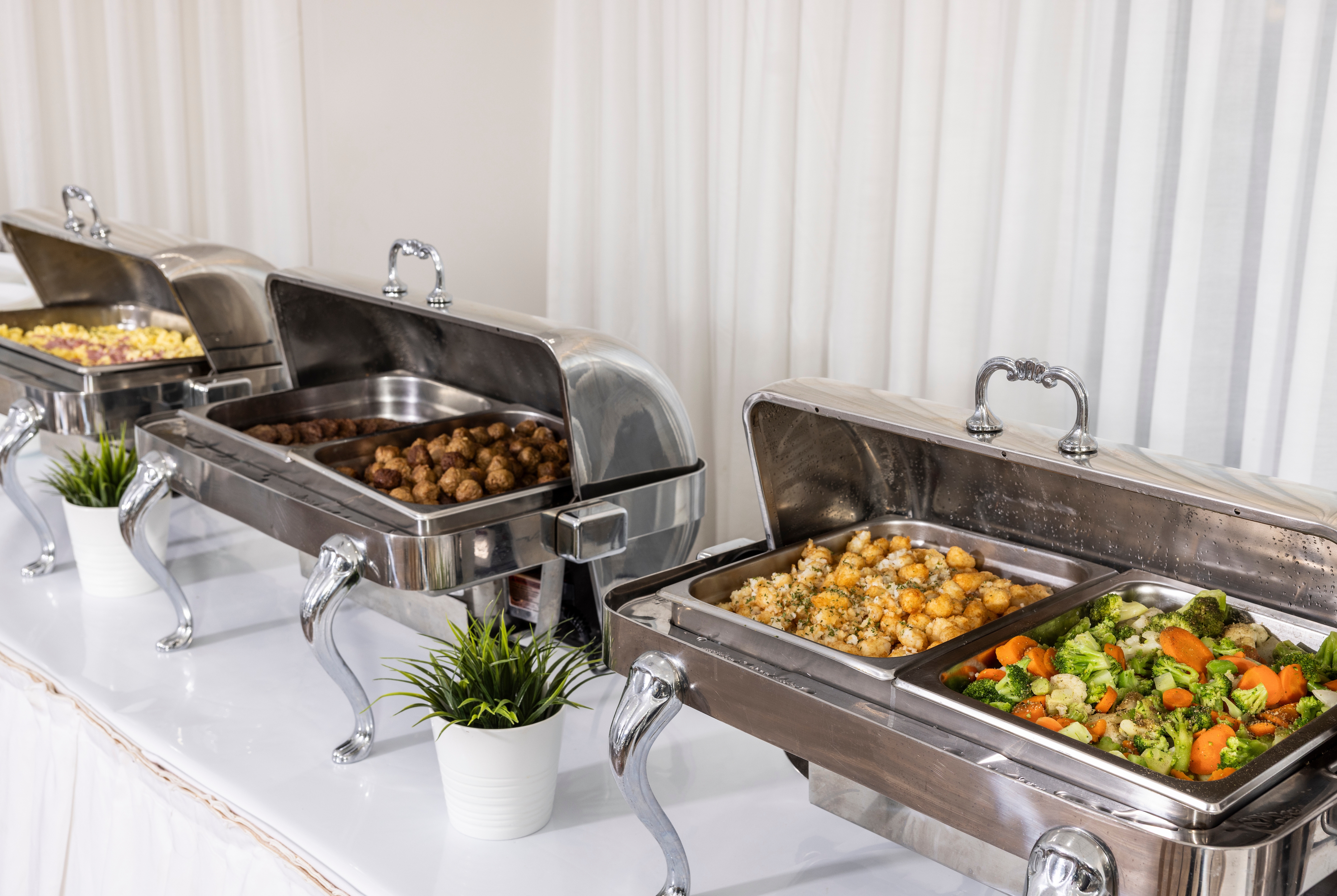 Magic Moment Resort & Kids Club, Dazzler Select by Wyndham restaurant breakfast area close up in Kissimmee, Florida
