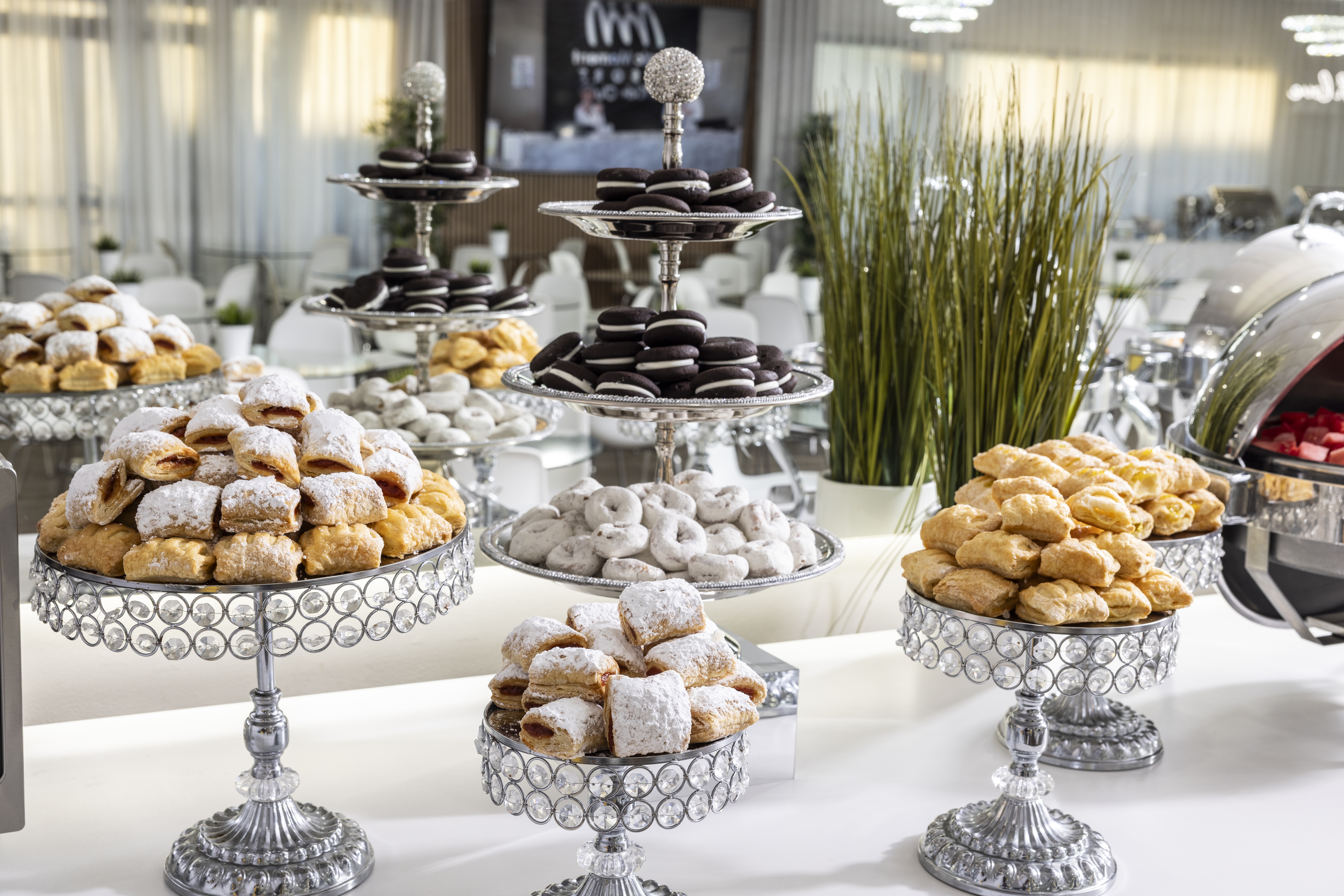 Magic Moment Resort & Kids Club, Dazzler Select by Wyndham restaurant breakfast area close up in Kissimmee, Florida