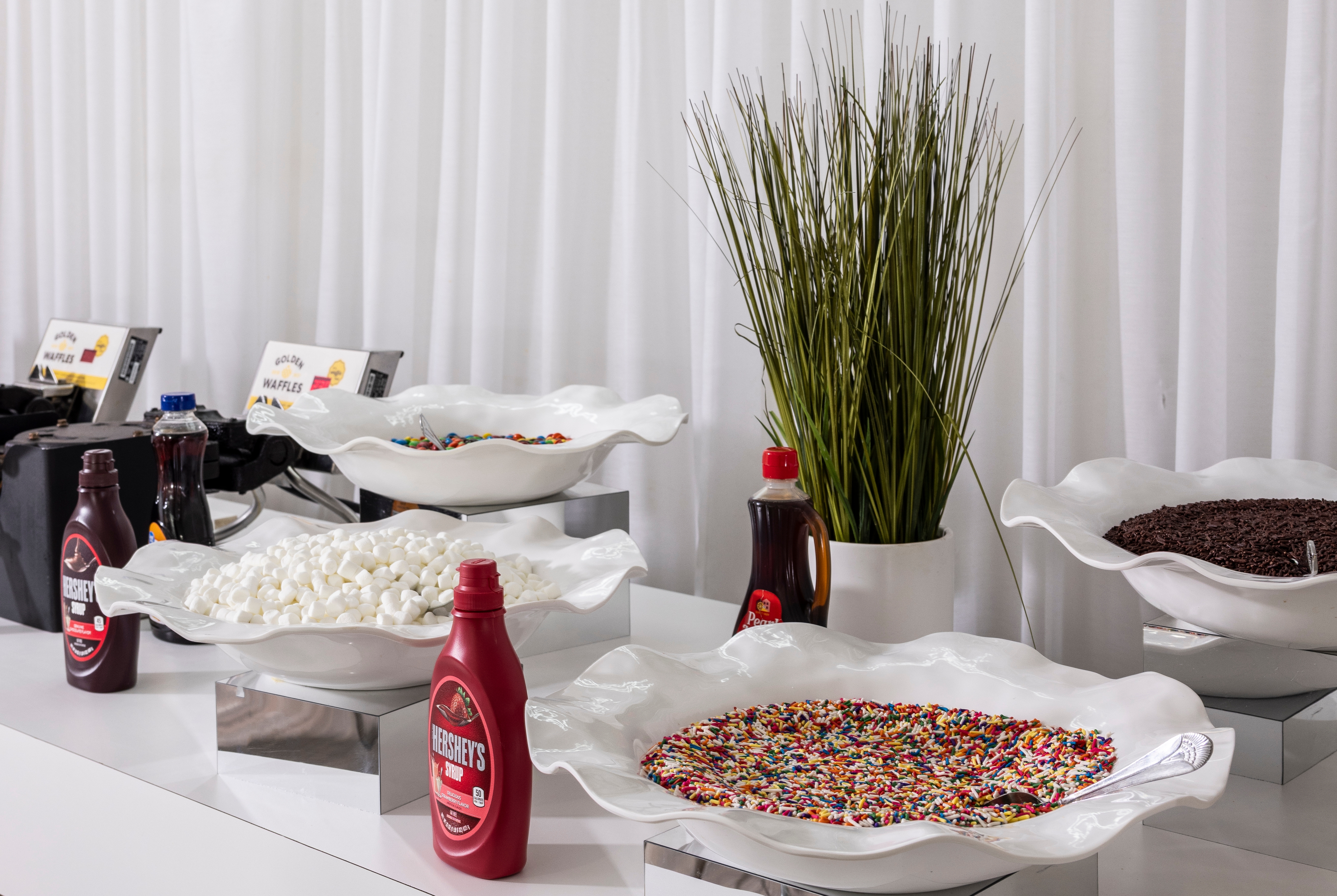 Magic Moment Resort & Kids Club, Dazzler Select by Wyndham restaurant breakfast area close up in Kissimmee, Florida
