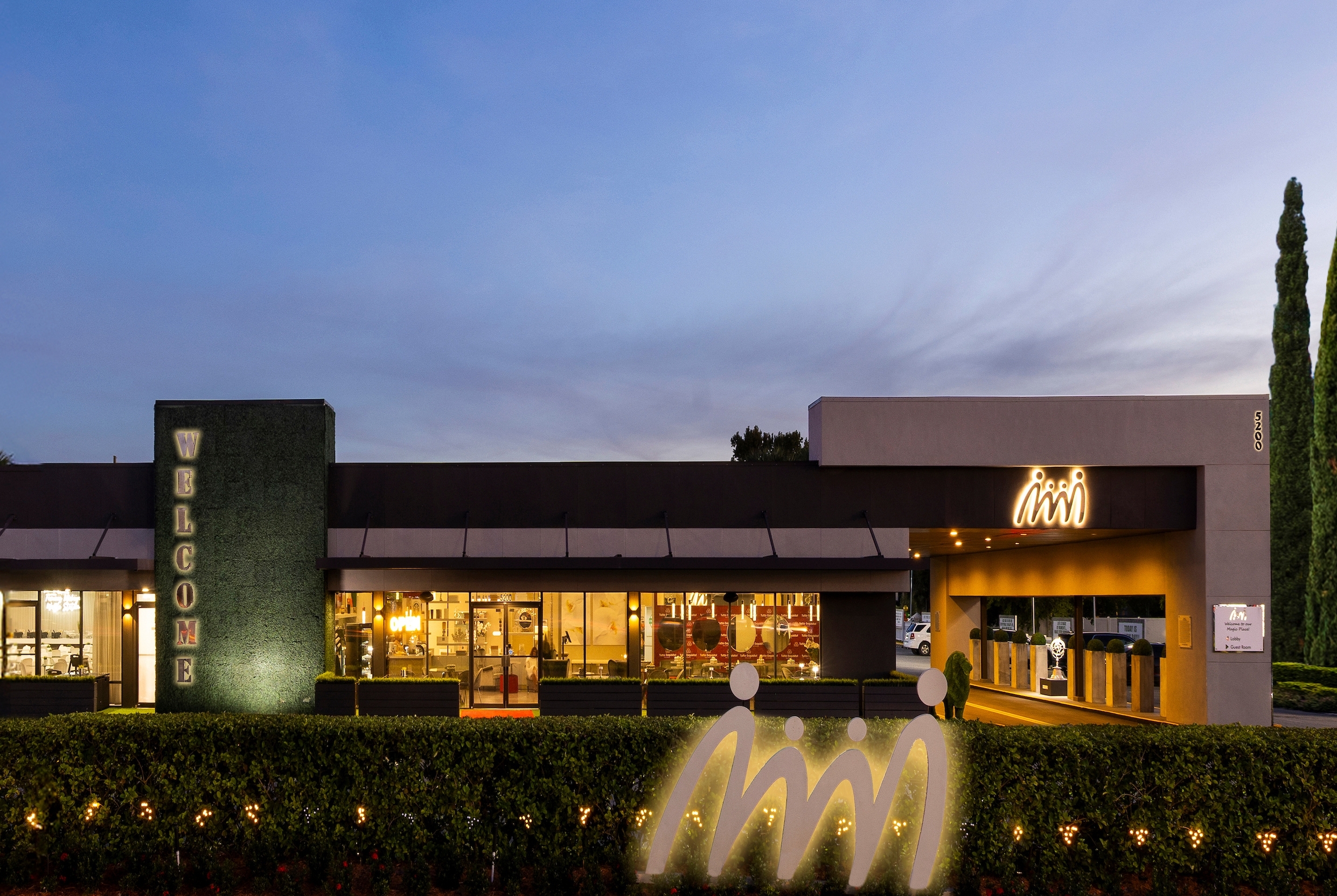 Exterior Dusk Image of Magic Moment Resort & Kids Club, Dazzler Select by Wyndham hotel in Kissimmee, Florida