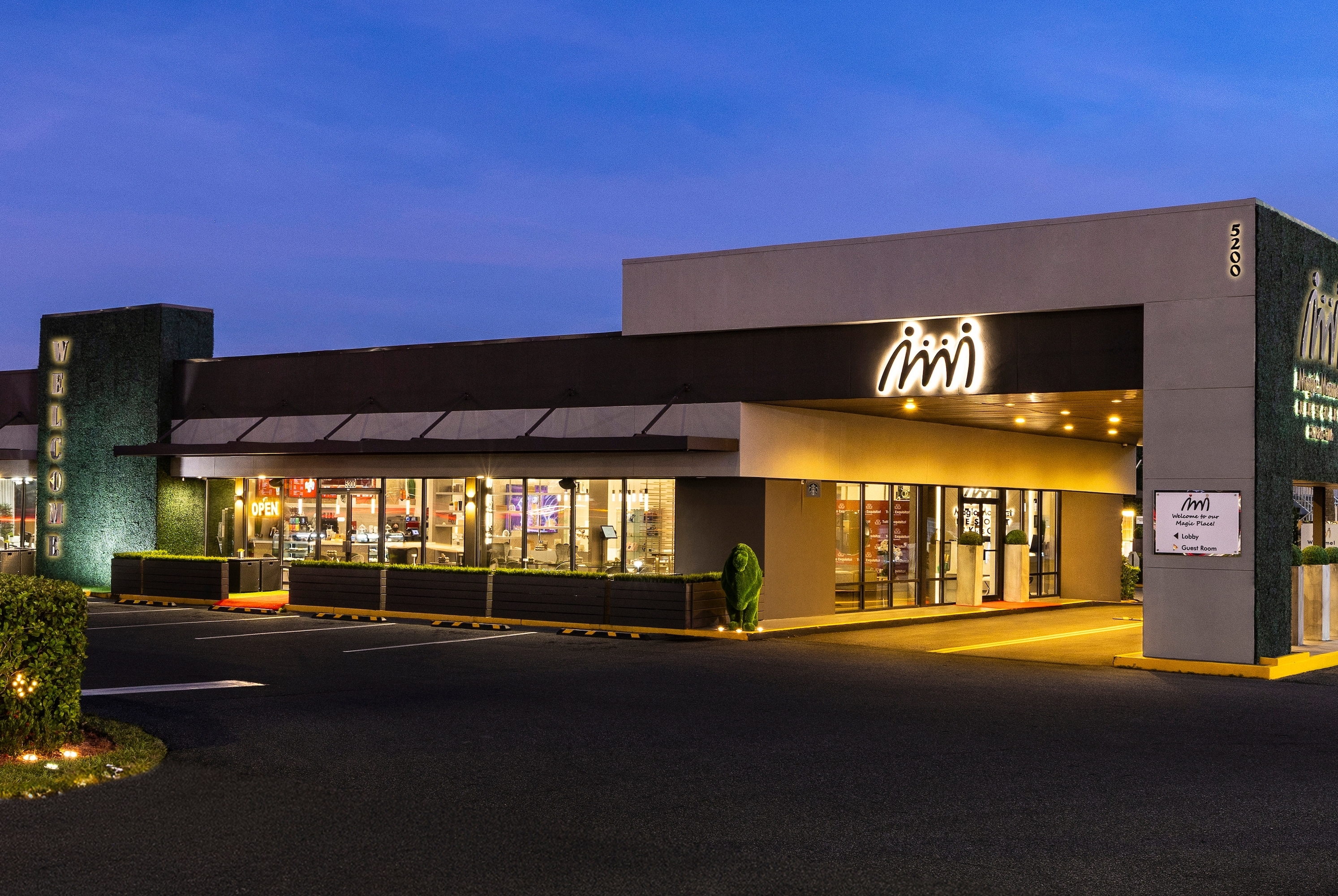 Exterior Night Image of Magic Moment Resort & Kids Club, Dazzler Select by Wyndham hotel in Kissimmee, Florida