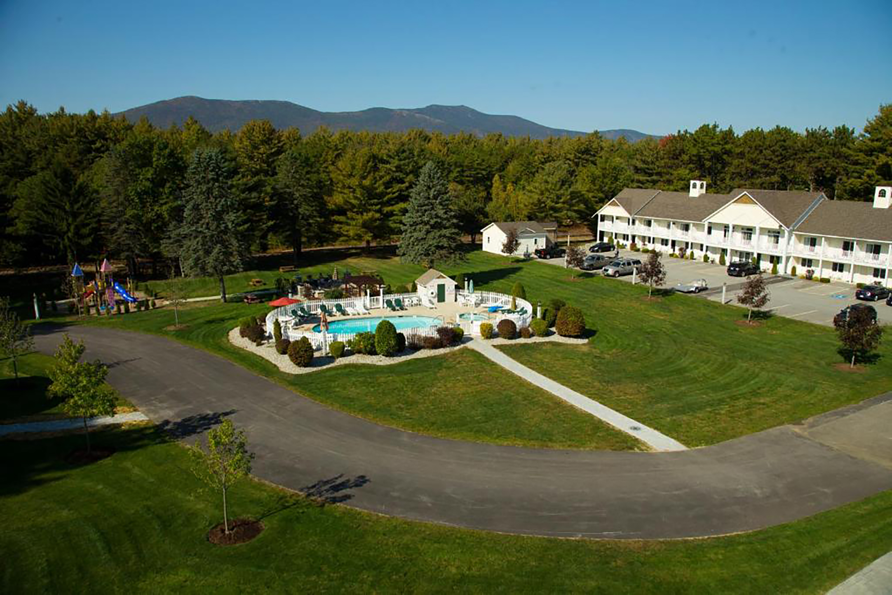 Exterior of Golden Gables Inn, Dazzler Select by Wyndham hotel in North Conway, New Hampshire