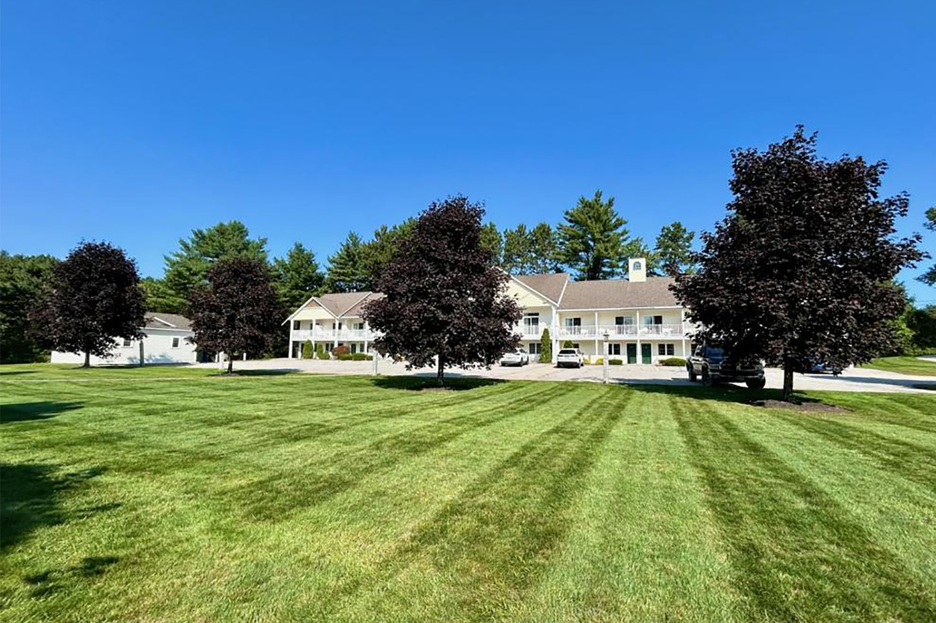 Exterior of Golden Gables Inn, Dazzler Select by Wyndham hotel in North Conway, New Hampshire