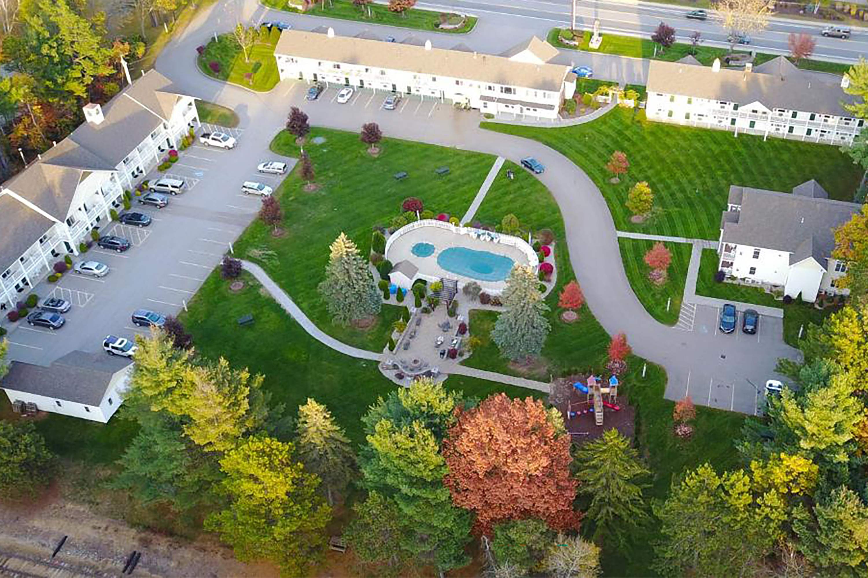 Exterior of Golden Gables Inn, Dazzler Select by Wyndham hotel in North Conway, New Hampshire