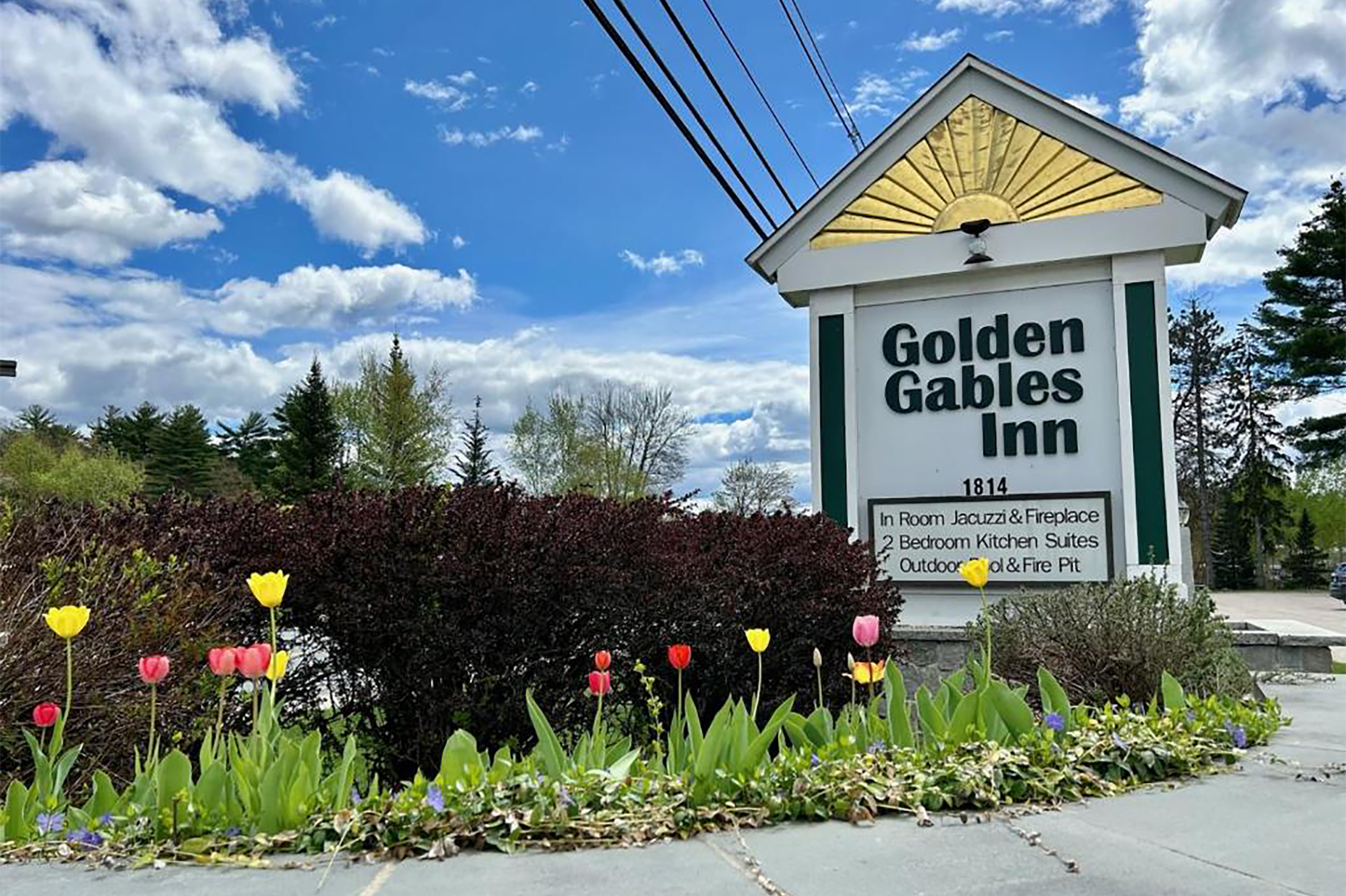 Exterior of Golden Gables Inn, Dazzler Select by Wyndham hotel in North Conway, New Hampshire