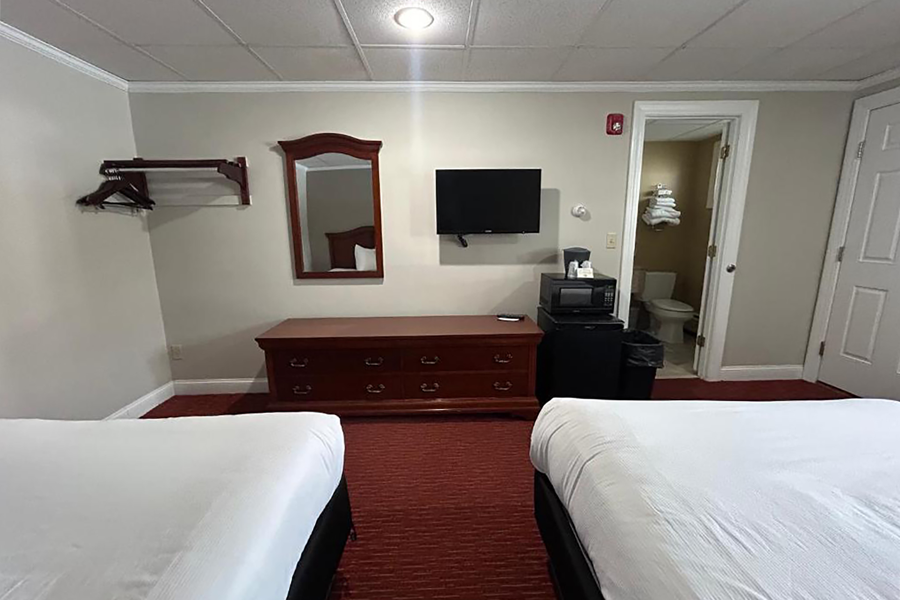 Guest room at the Golden Gables Inn, Dazzler Select by Wyndham in North Conway, New Hampshire