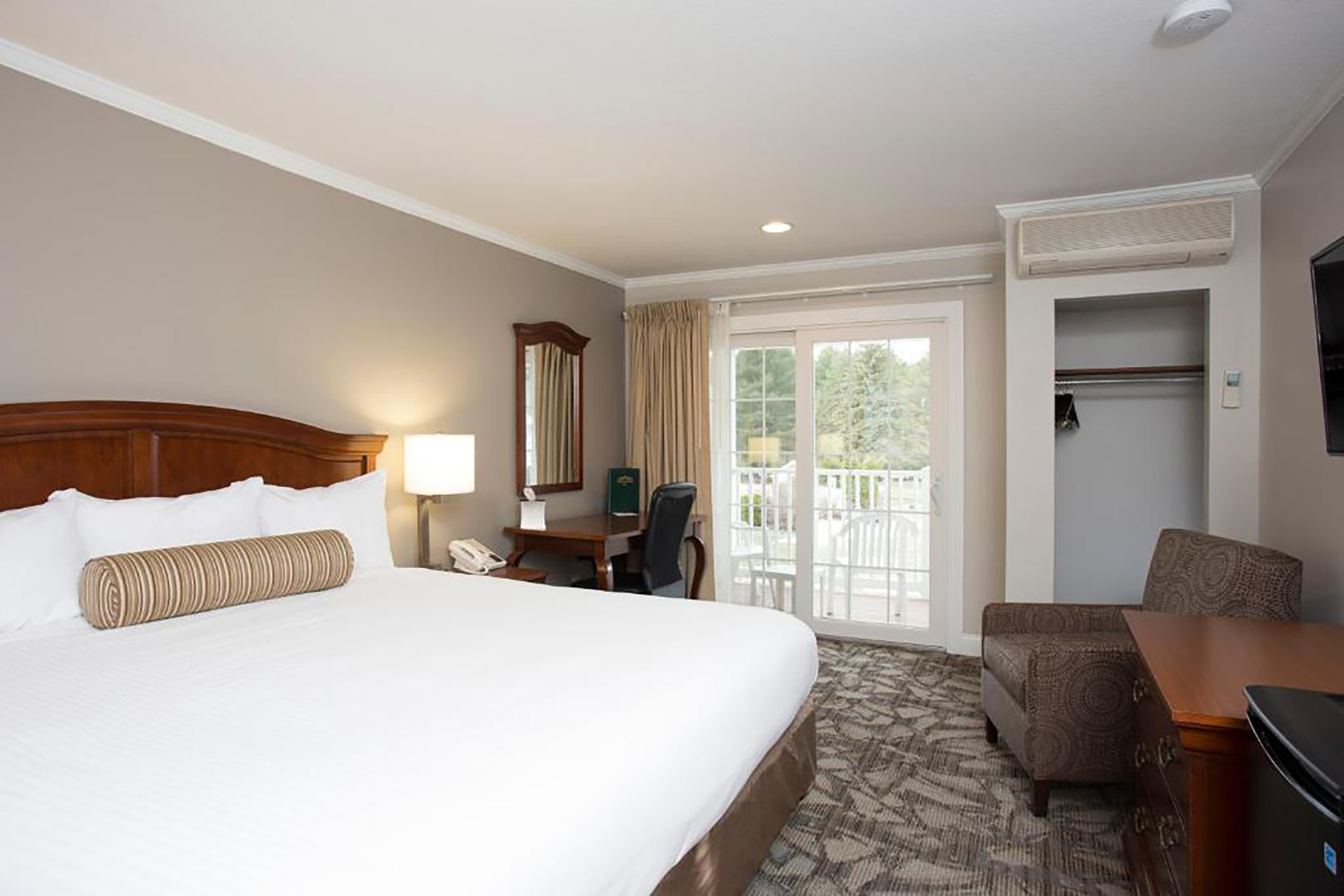 Guest room at the Golden Gables Inn, Dazzler Select by Wyndham in North Conway, New Hampshire