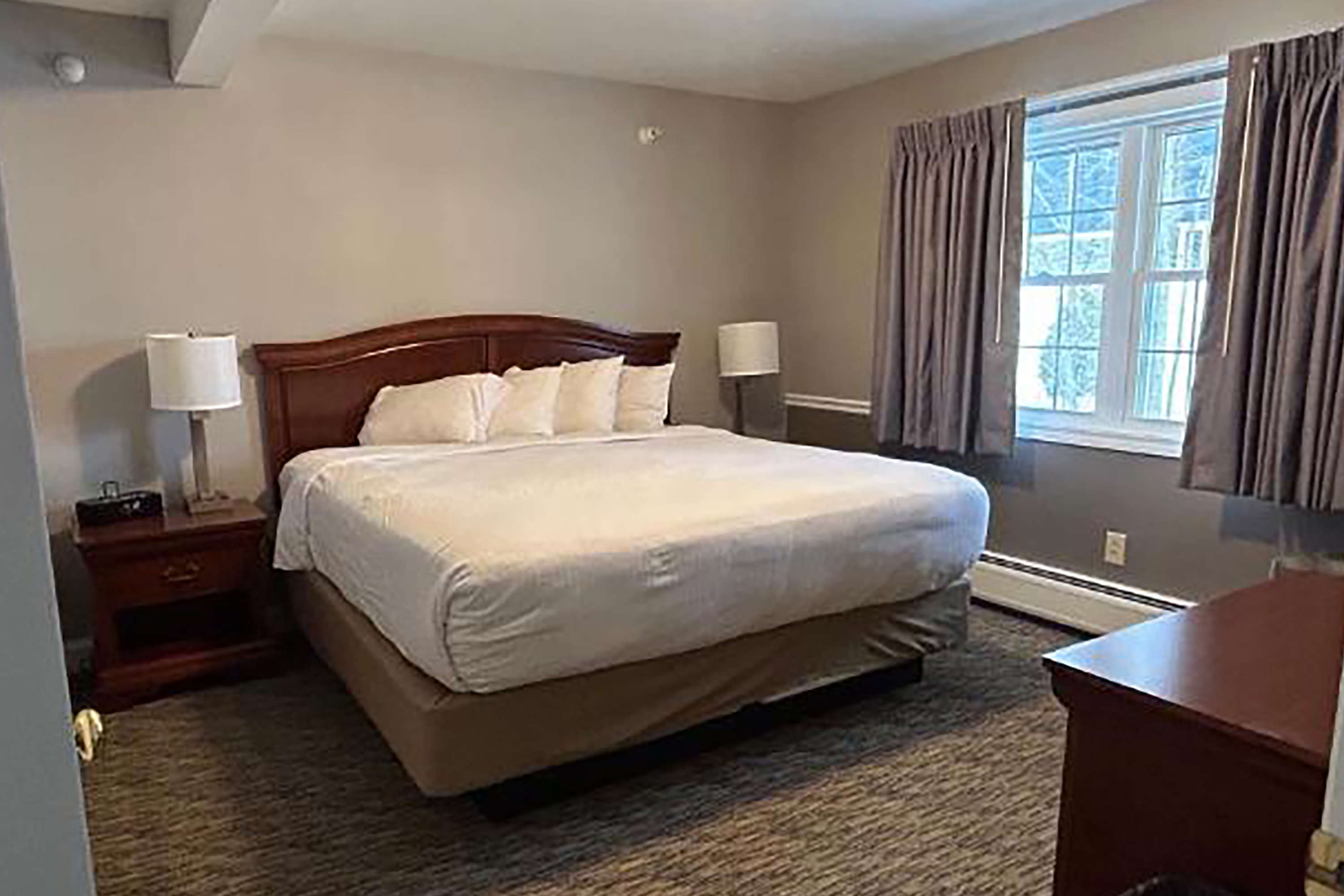 Guest room at the Golden Gables Inn, Dazzler Select by Wyndham in North Conway, New Hampshire