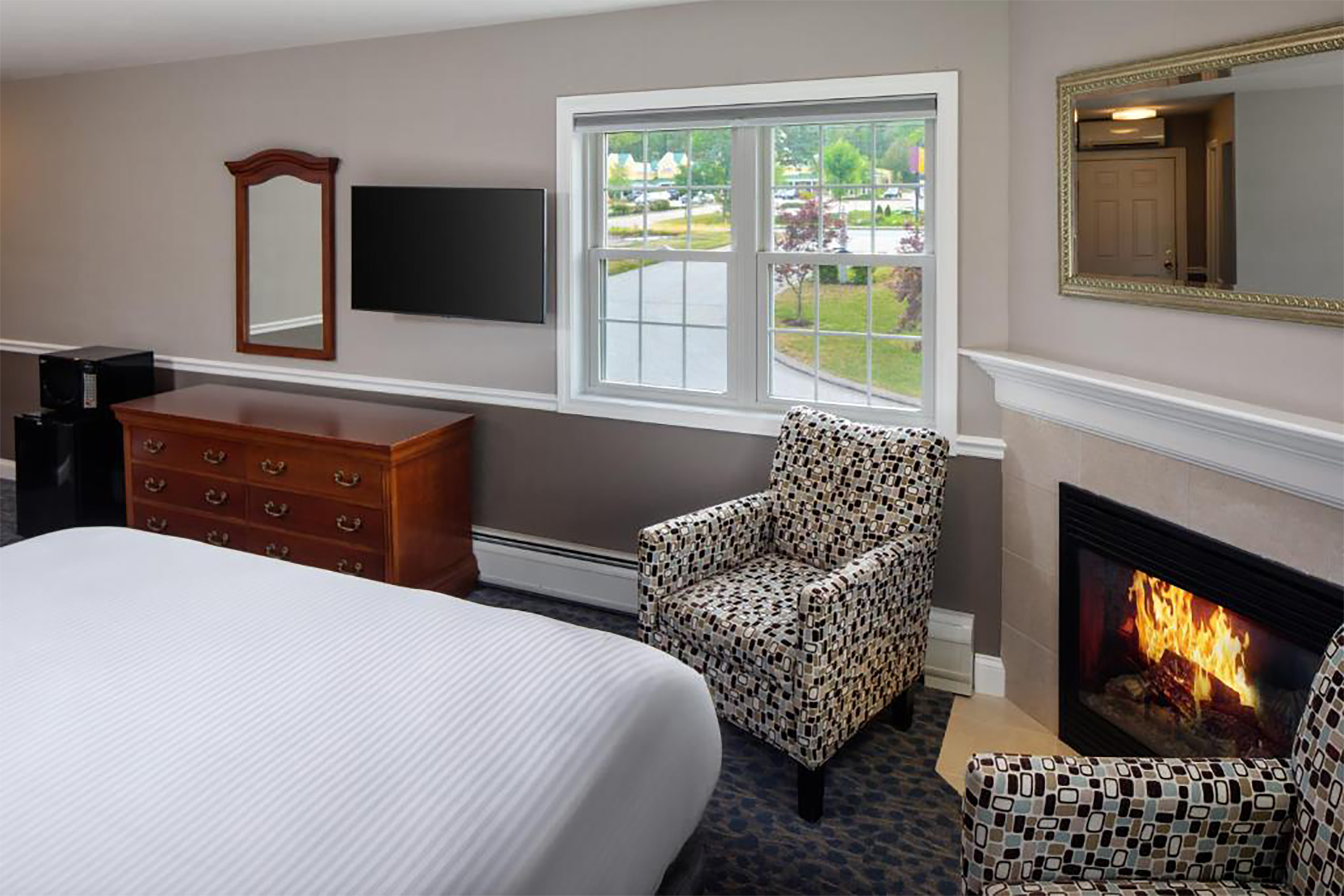 Guest room at the Golden Gables Inn, Dazzler Select by Wyndham in North Conway, New Hampshire