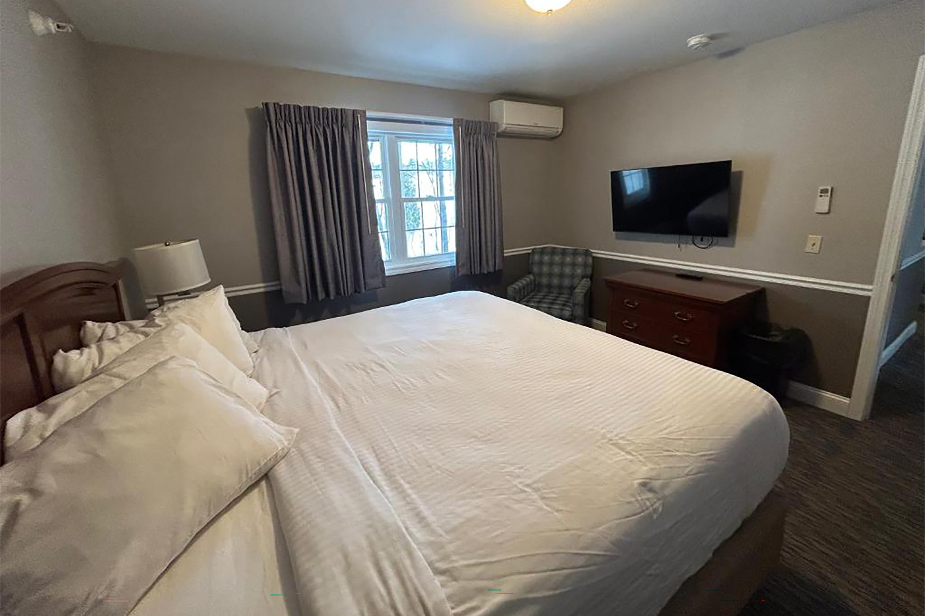 Guest room at the Golden Gables Inn, Dazzler Select by Wyndham in North Conway, New Hampshire