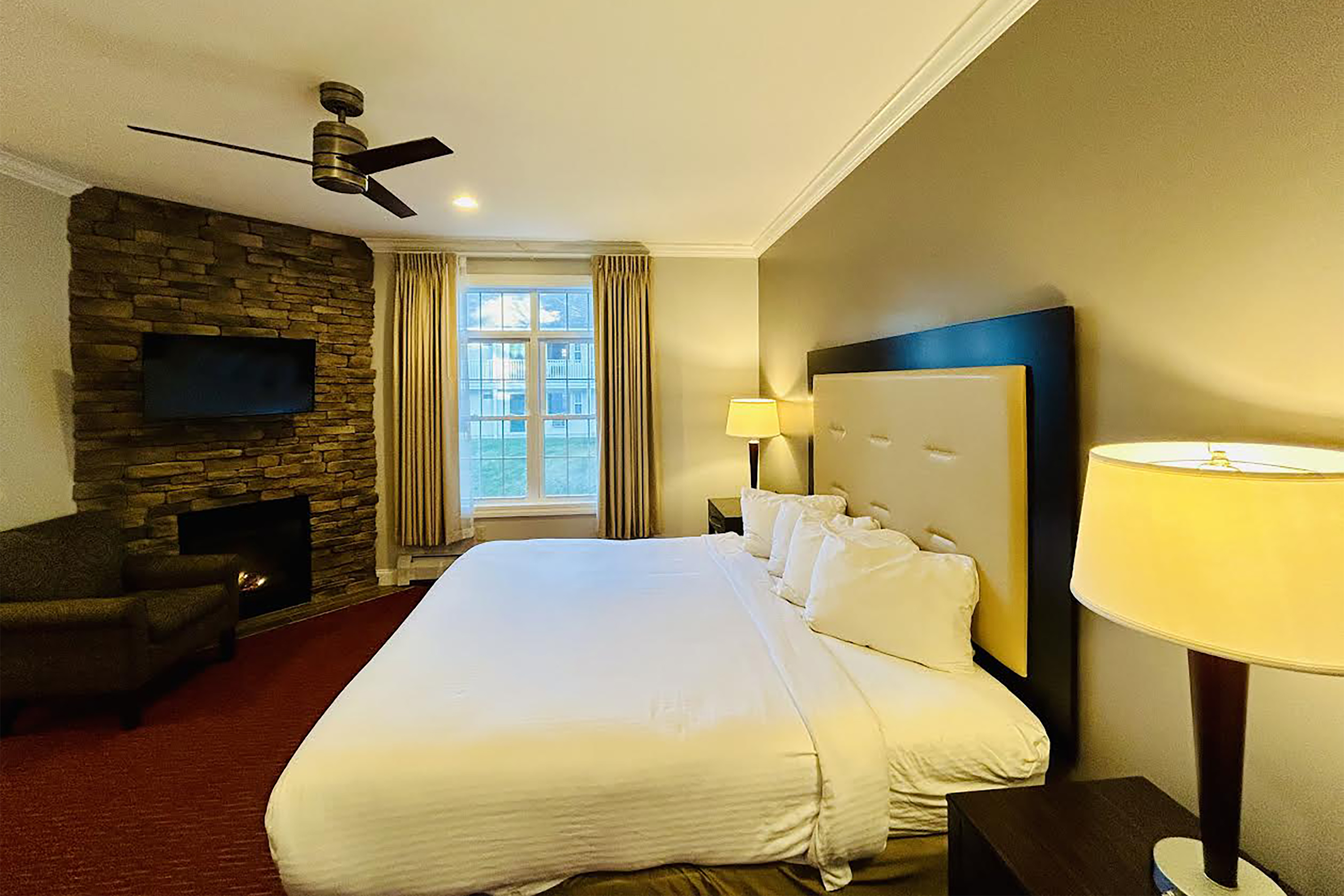 Guest room at the Golden Gables Inn, Dazzler Select by Wyndham in North Conway, New Hampshire