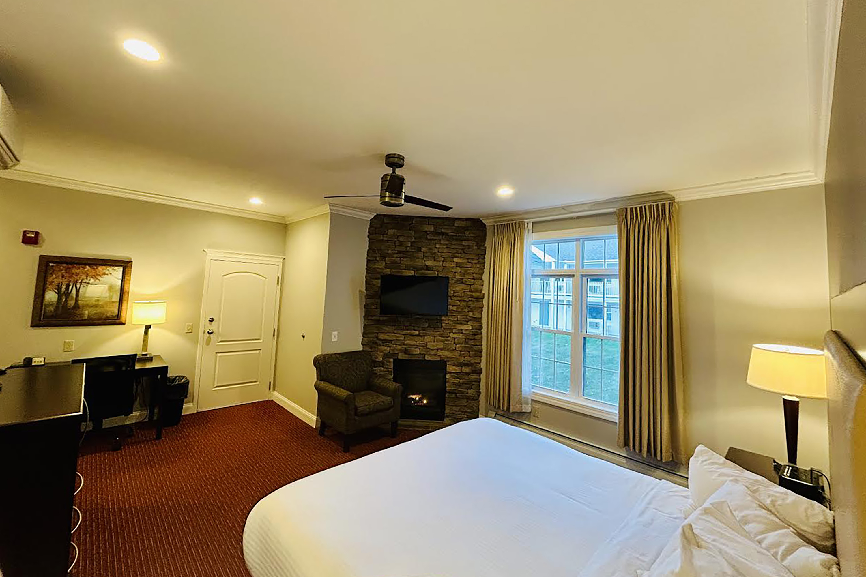 Guest room at the Golden Gables Inn, Dazzler Select by Wyndham in North Conway, New Hampshire