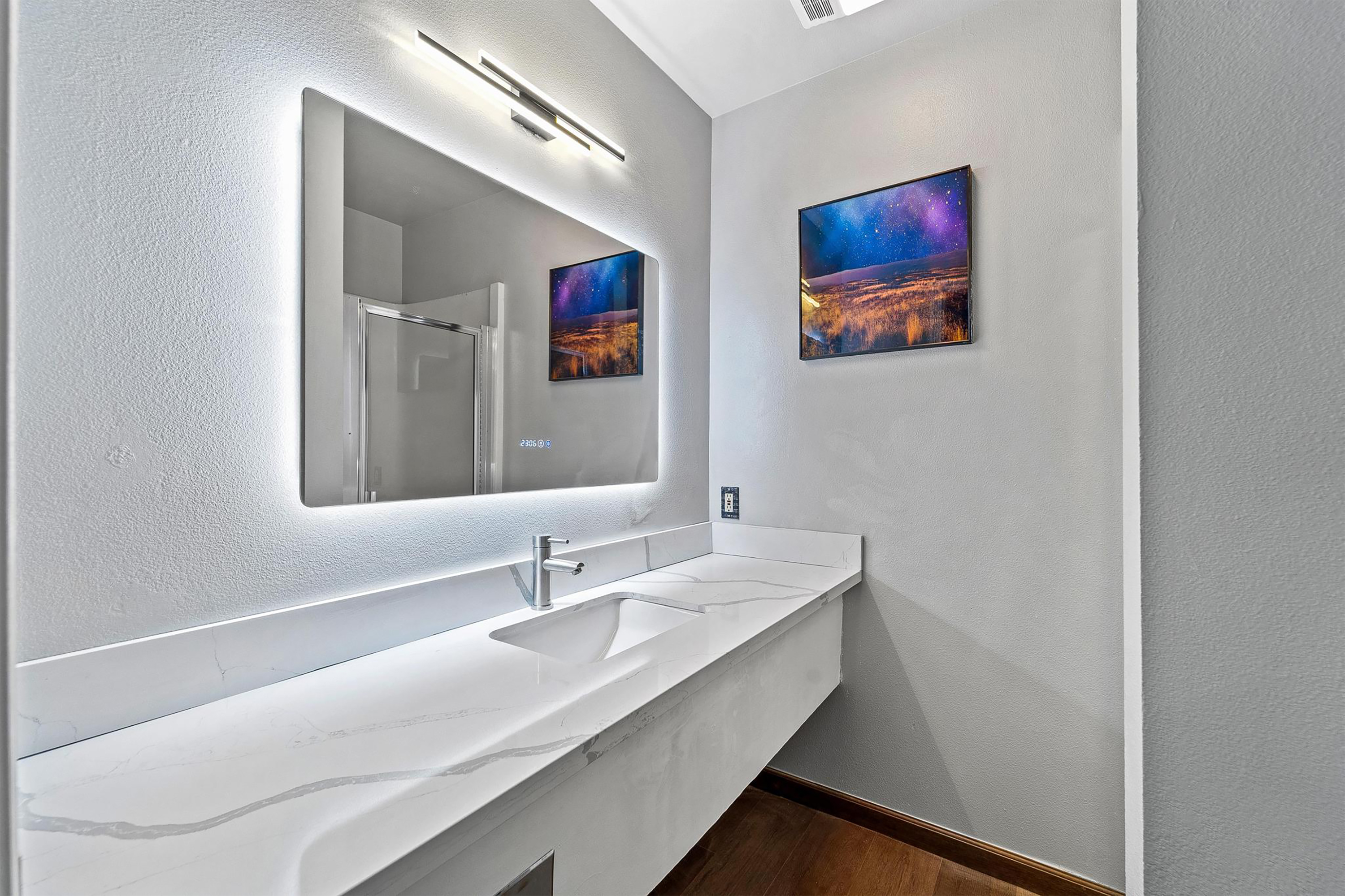 Guest room bath at the Soap Lake Resort, a Dazzler Select by Wyndham in Soap Lake, Washington
