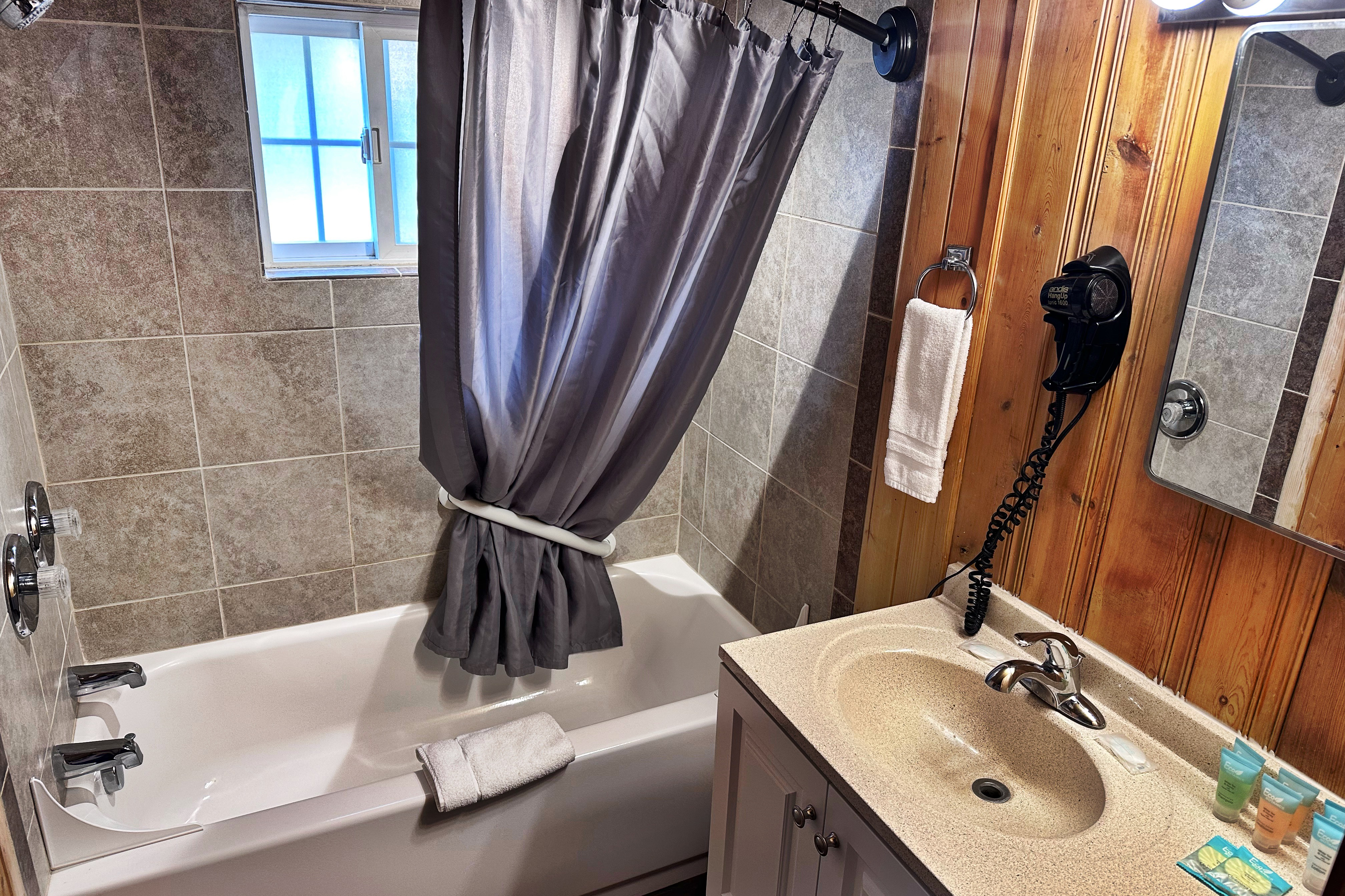 Guest room at the Soap Lake Resort, a Dazzler Select by Wyndham in Soap Lake, Washington