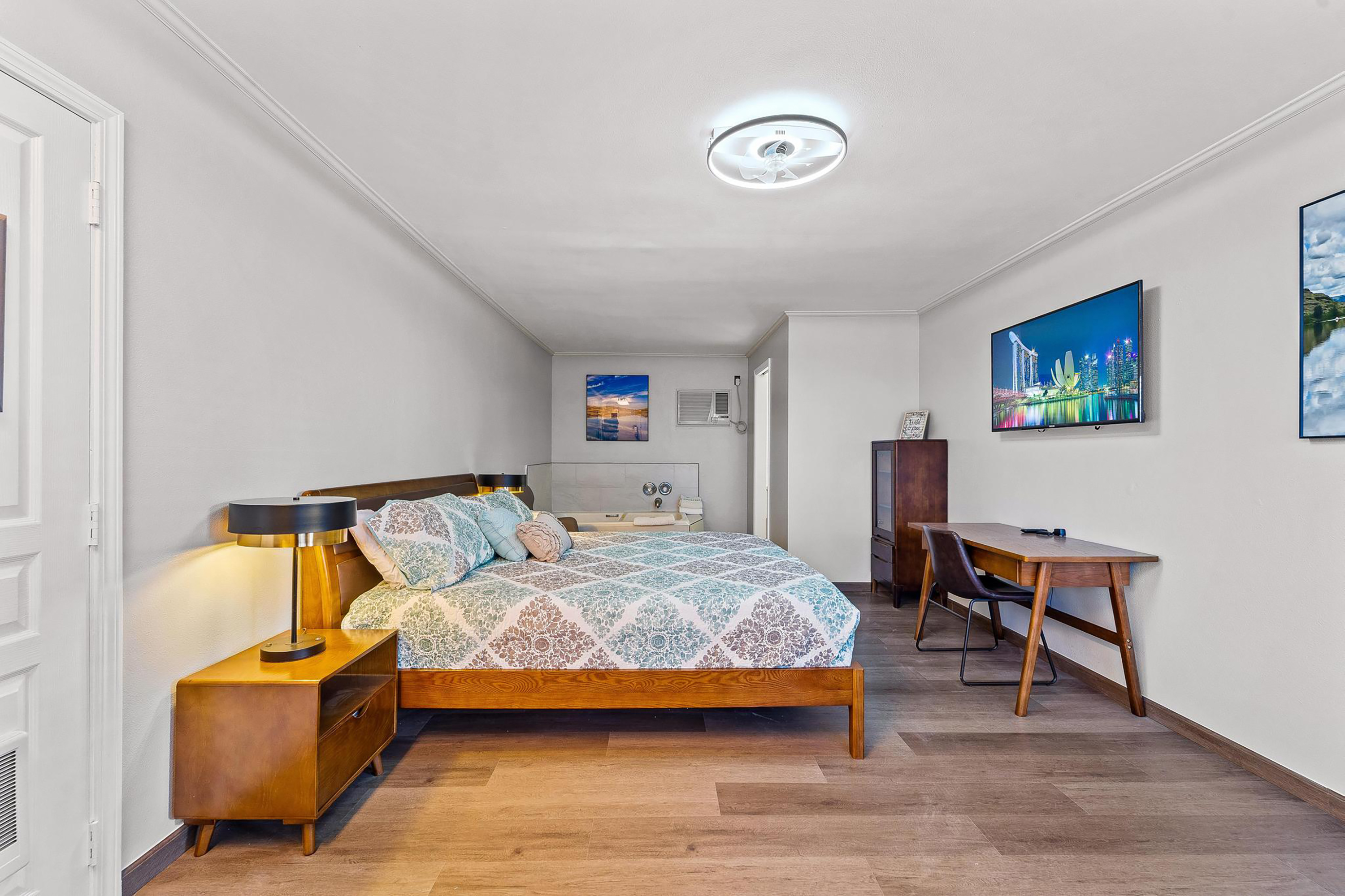 Guest room at the Soap Lake Resort, a Dazzler Select by Wyndham in Soap Lake, Washington