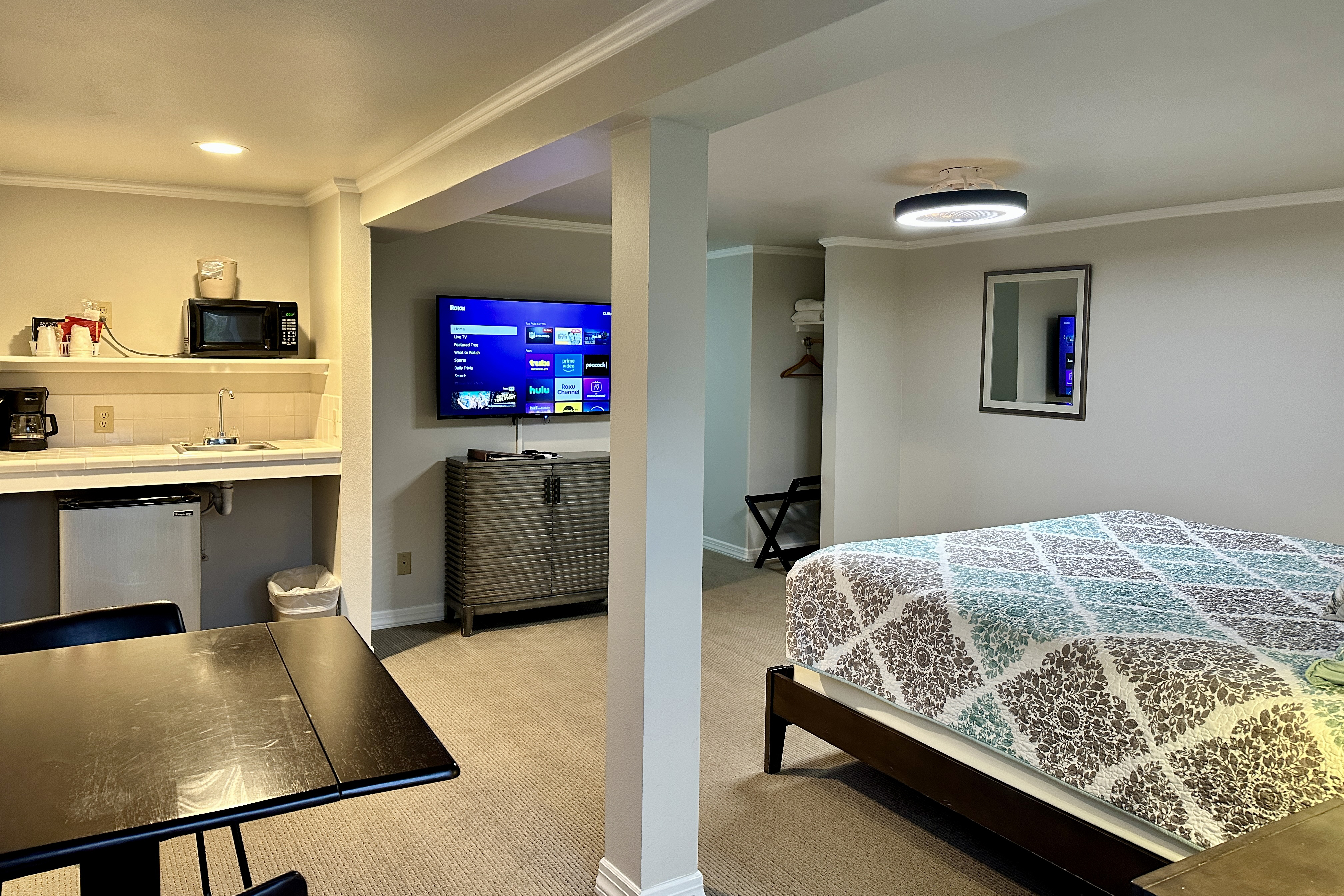 Guest room at the Soap Lake Resort, a Dazzler Select by Wyndham in Soap Lake, Washington