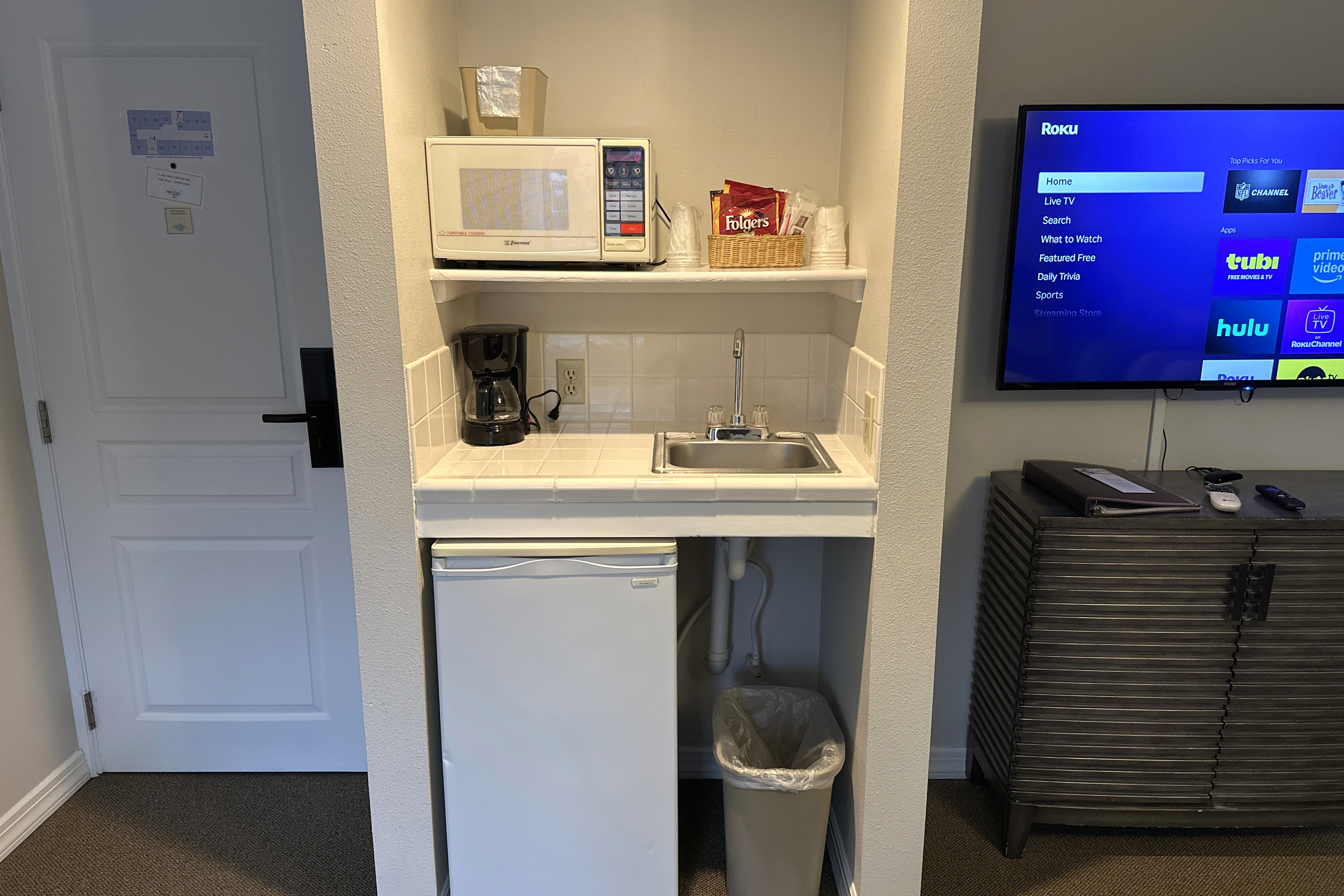 Guest room at the Soap Lake Resort, a Dazzler Select by Wyndham in Soap Lake, Washington