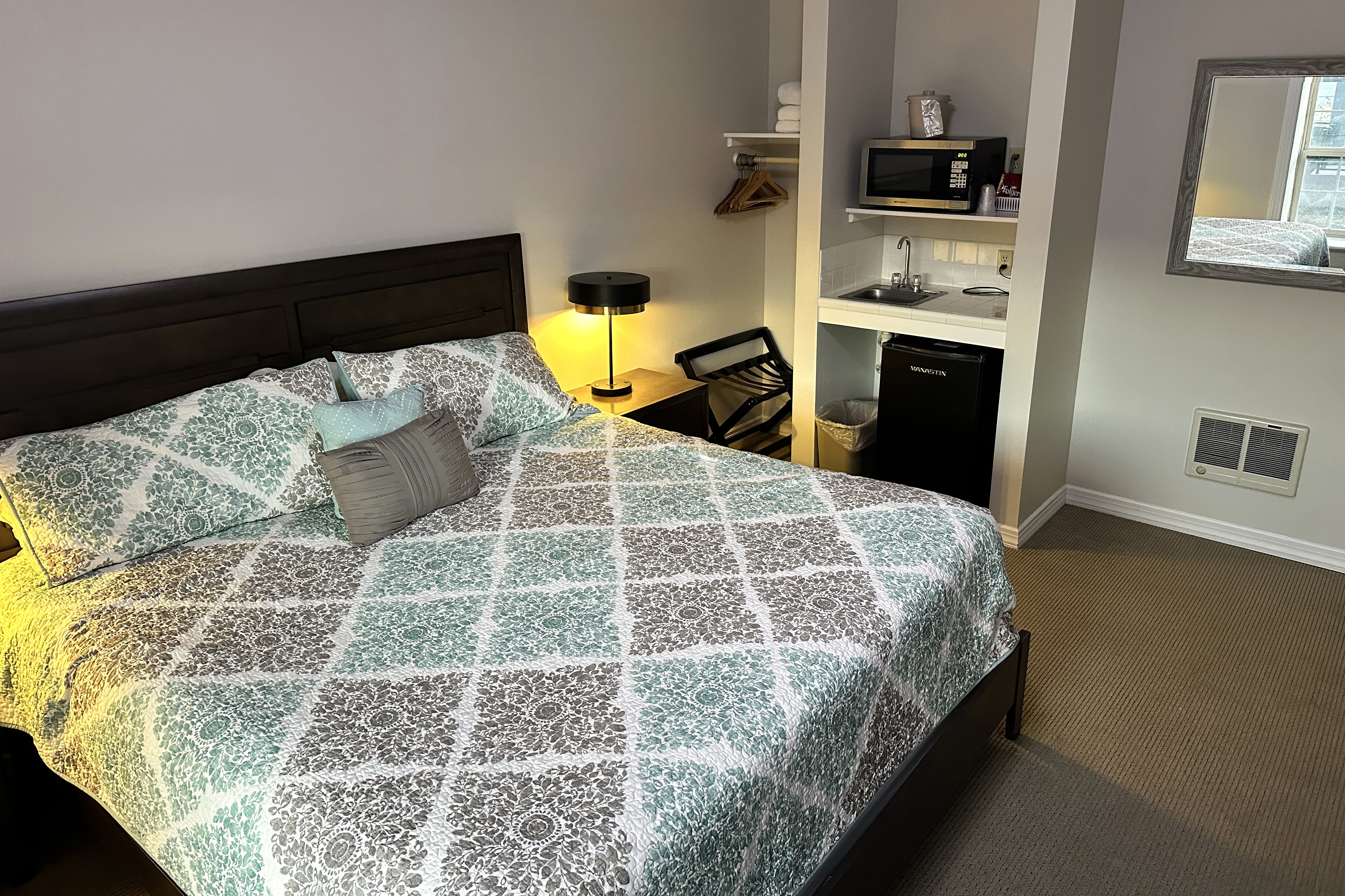 Guest room at the Soap Lake Resort, a Dazzler Select by Wyndham in Soap Lake, Washington