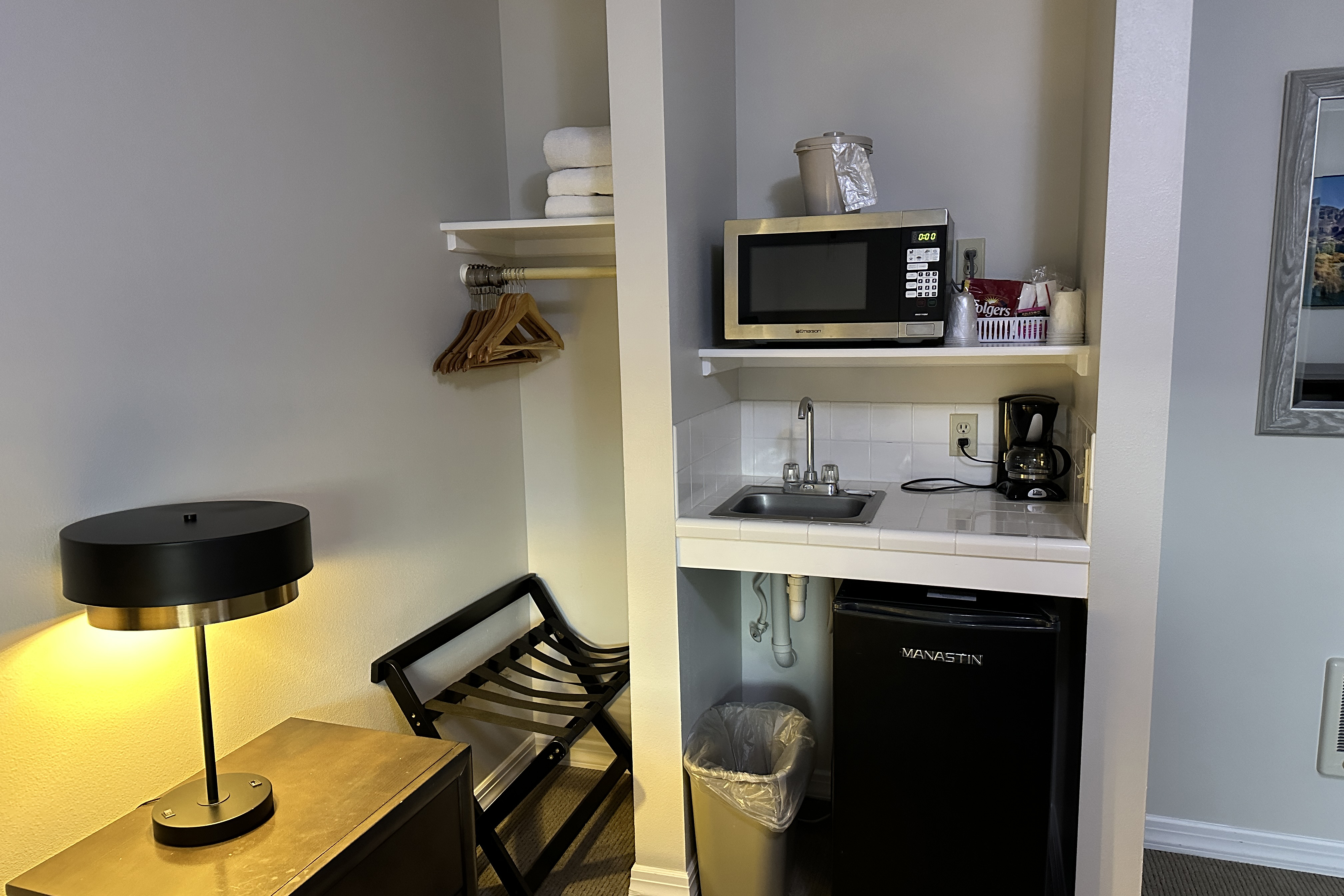 Guest room at the Soap Lake Resort, a Dazzler Select by Wyndham in Soap Lake, Washington