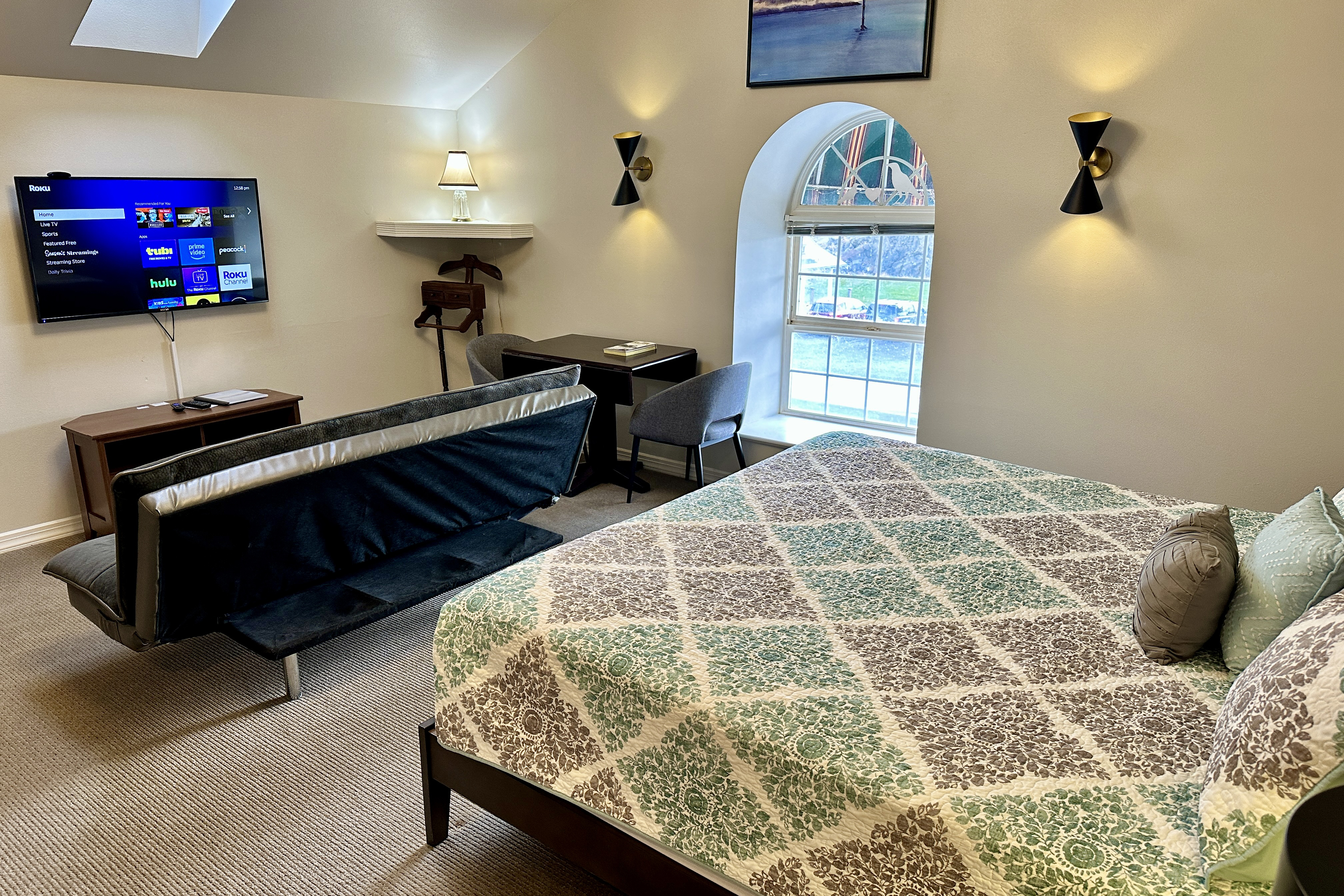 Guest room at the Soap Lake Resort, a Dazzler Select by Wyndham in Soap Lake, Washington