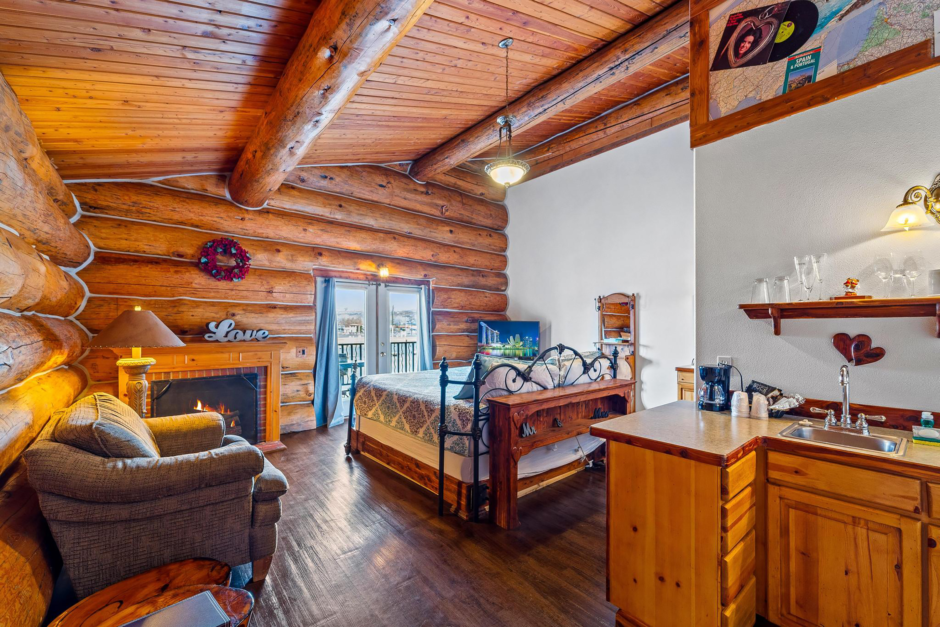 Guest room at the Soap Lake Resort, a Dazzler Select by Wyndham in Soap Lake, Washington