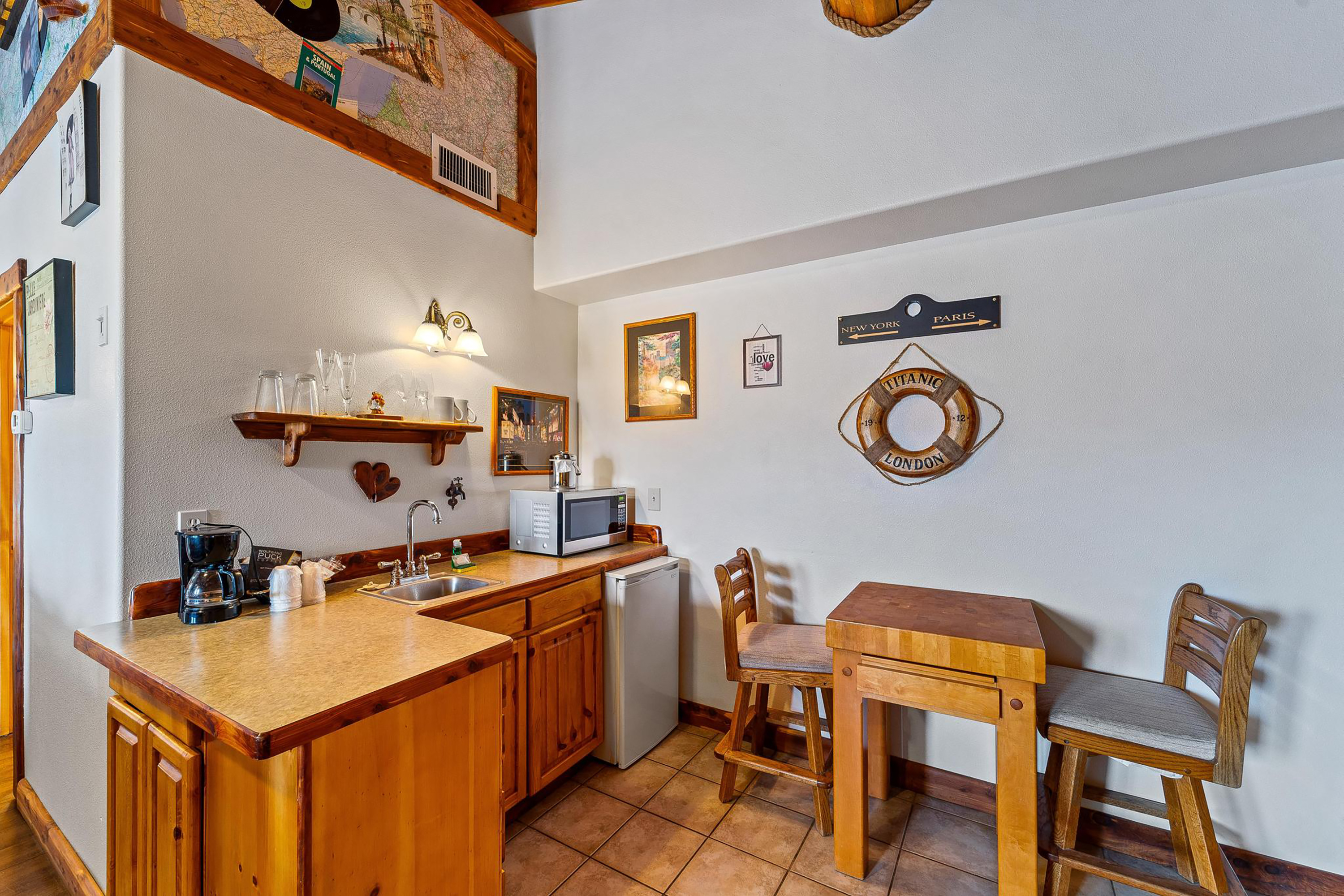 Guest room at the Soap Lake Resort, a Dazzler Select by Wyndham in Soap Lake, Washington