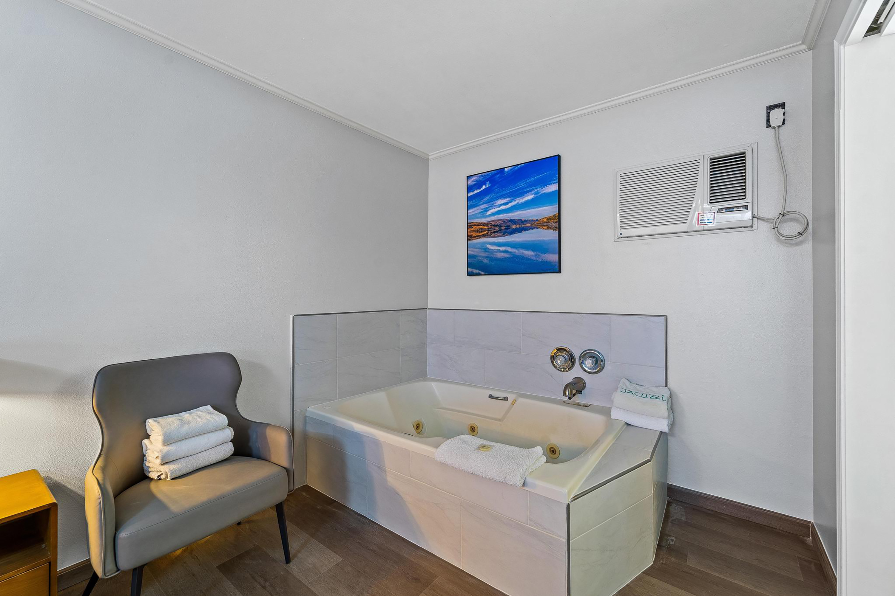 Guest room at the Soap Lake Resort, a Dazzler Select by Wyndham in Soap Lake, Washington