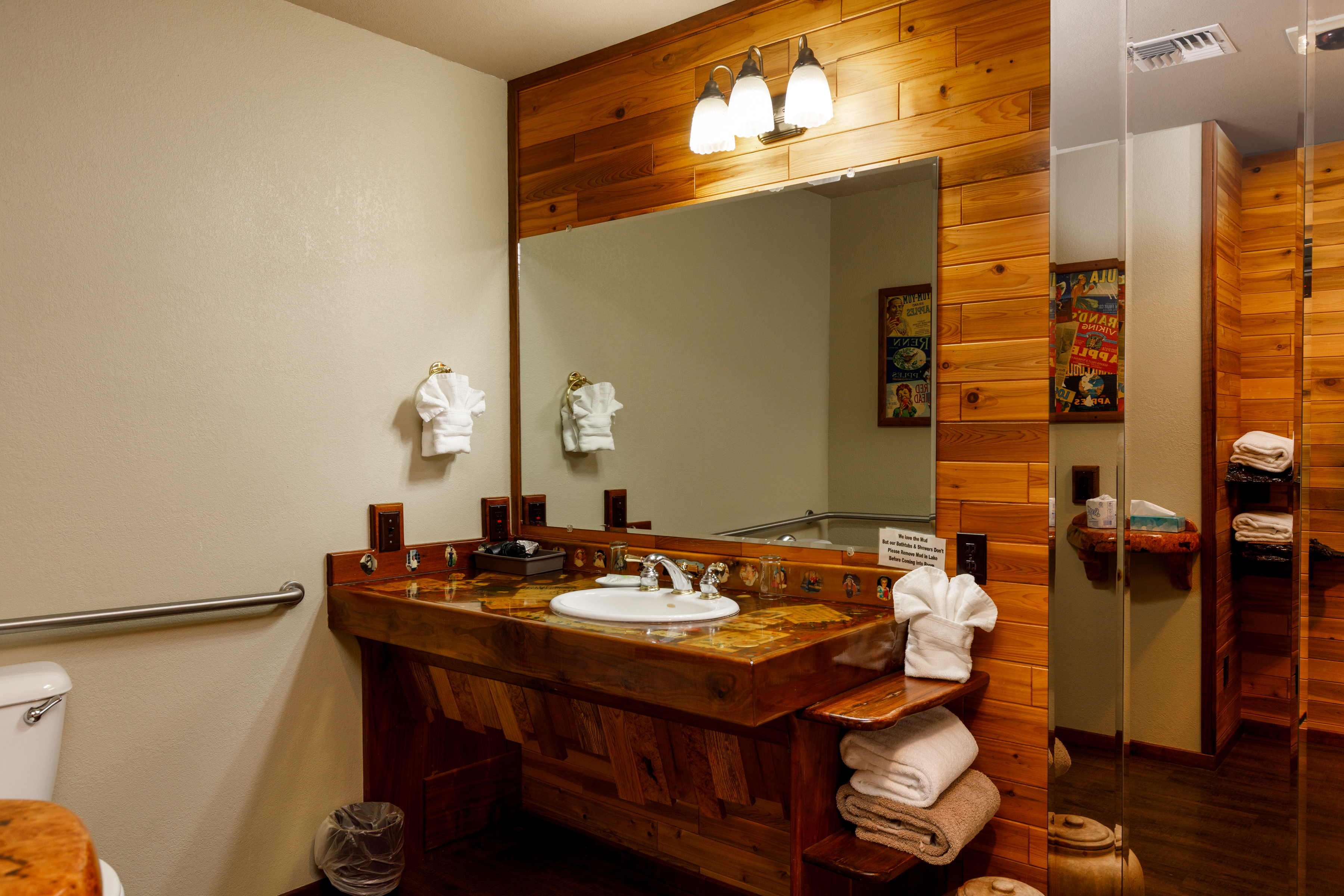 Guest room at the Soap Lake Resort, a Dazzler Select by Wyndham in Soap Lake, Washington