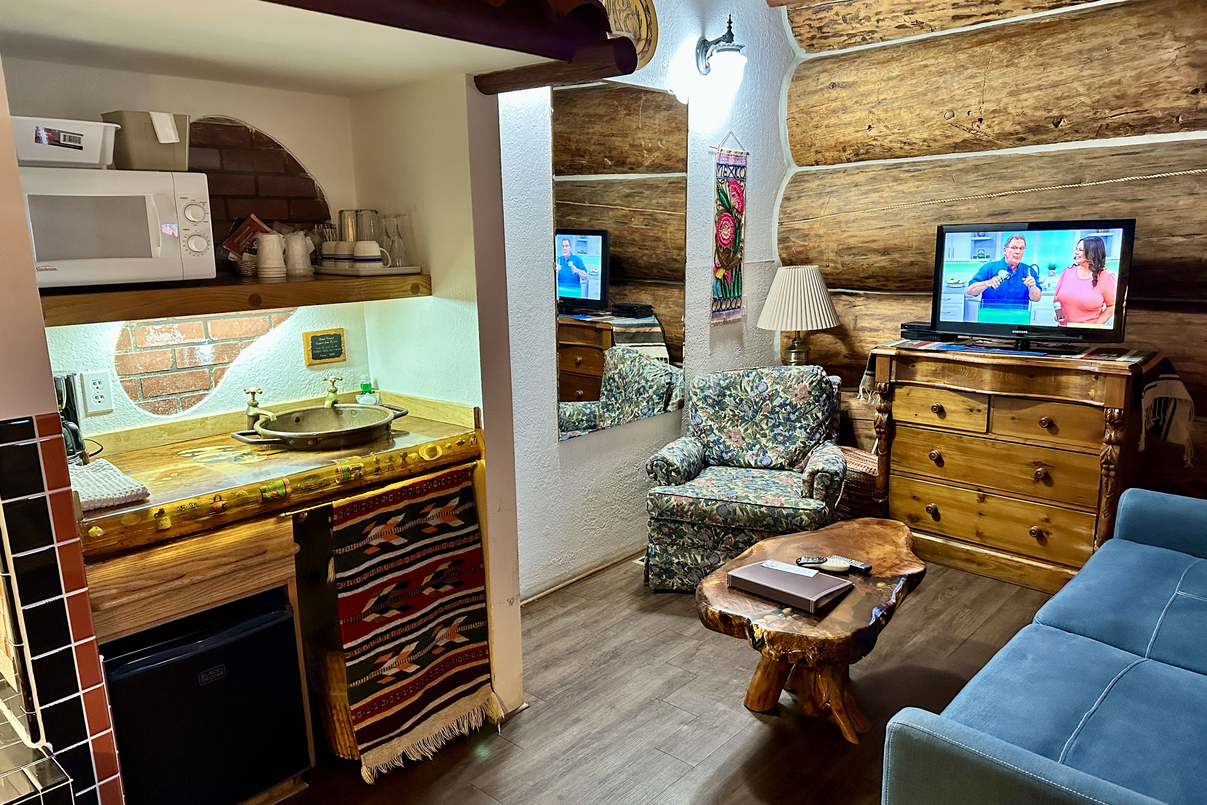 Guest room at the Soap Lake Resort, a Dazzler Select by Wyndham in Soap Lake, Washington