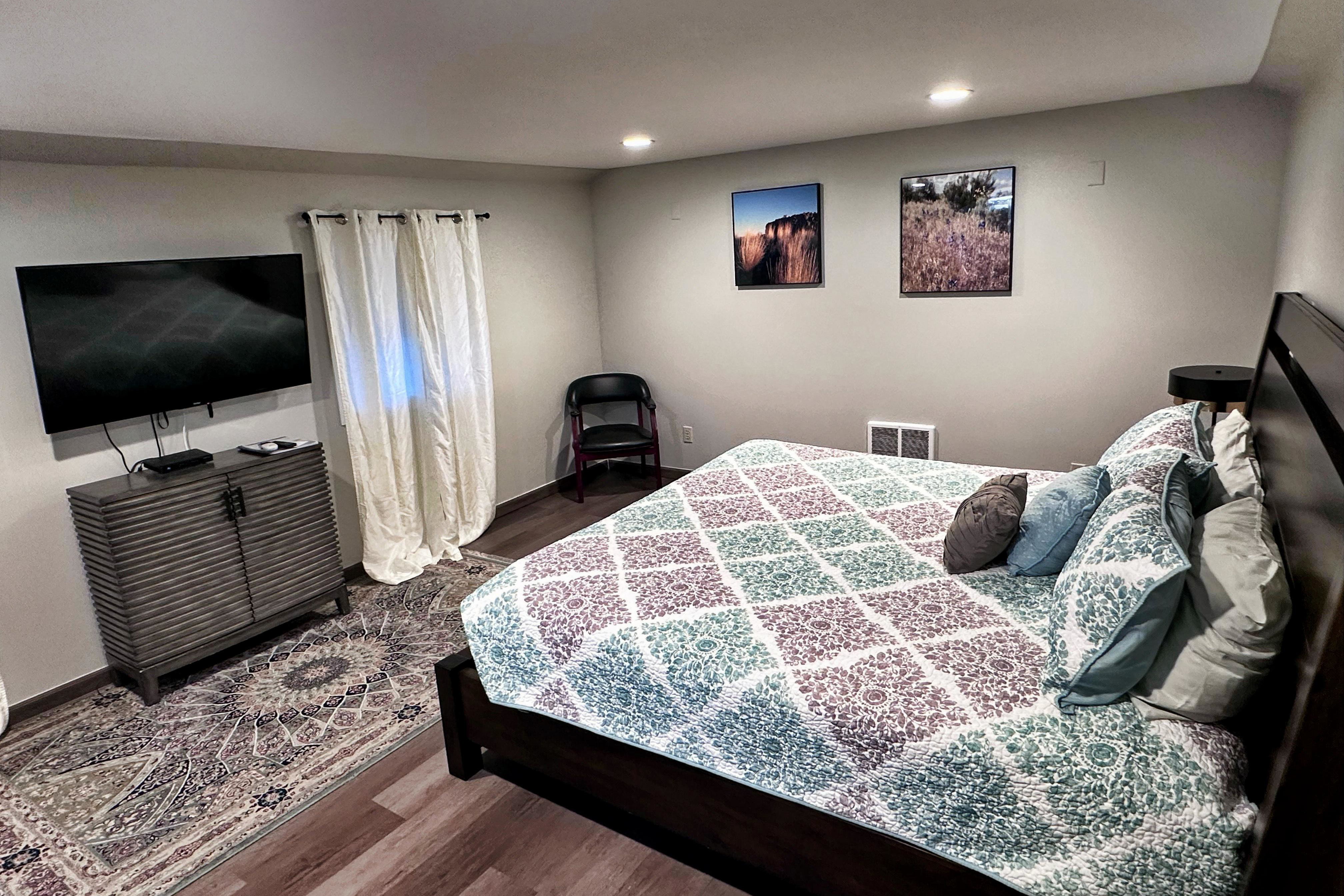 Guest room at the Soap Lake Resort, a Dazzler Select by Wyndham in Soap Lake, Washington