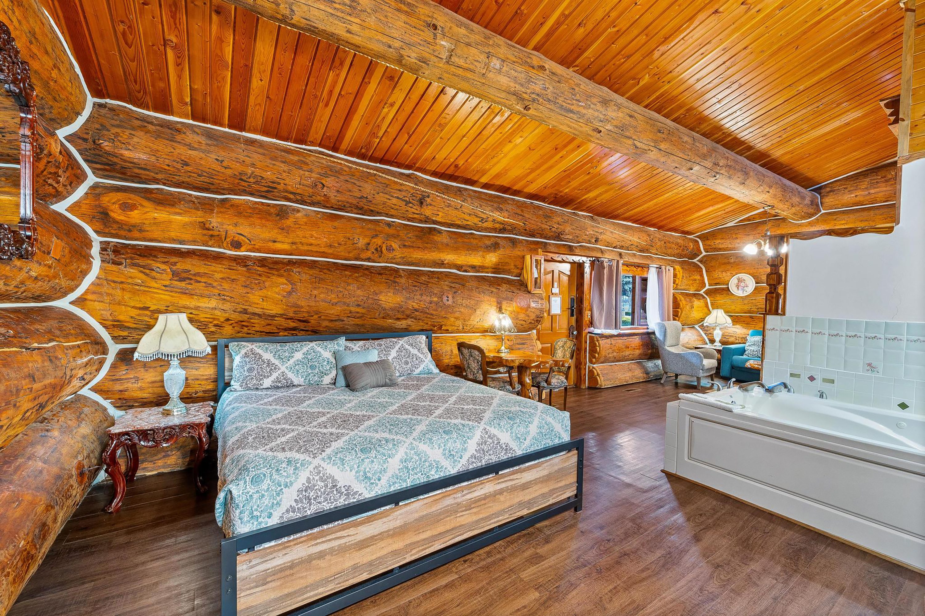 Guest room at the Soap Lake Resort, a Dazzler Select by Wyndham in Soap Lake, Washington