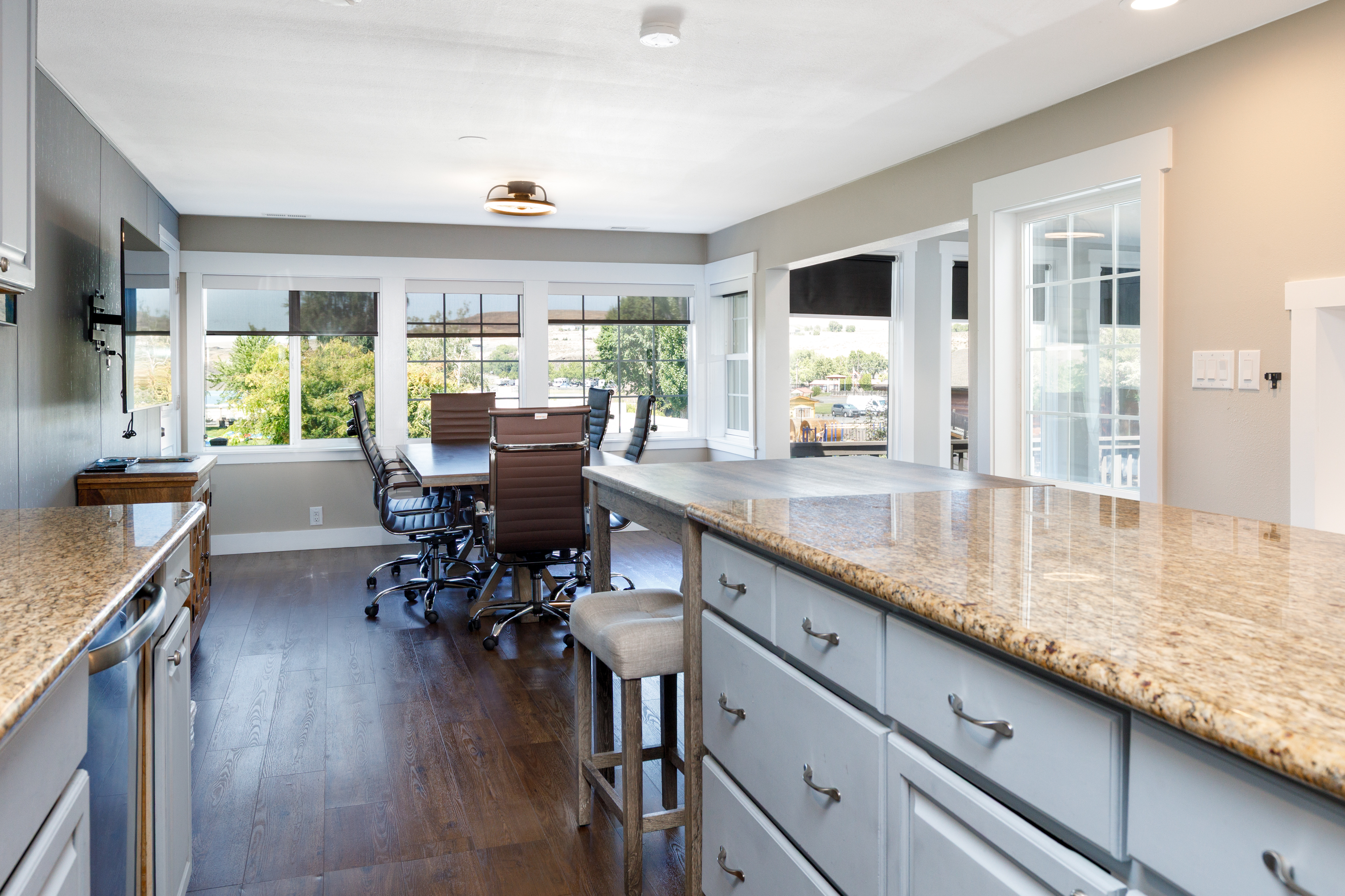 Guest room at the Soap Lake Resort, a Dazzler Select by Wyndham in Soap Lake, Washington