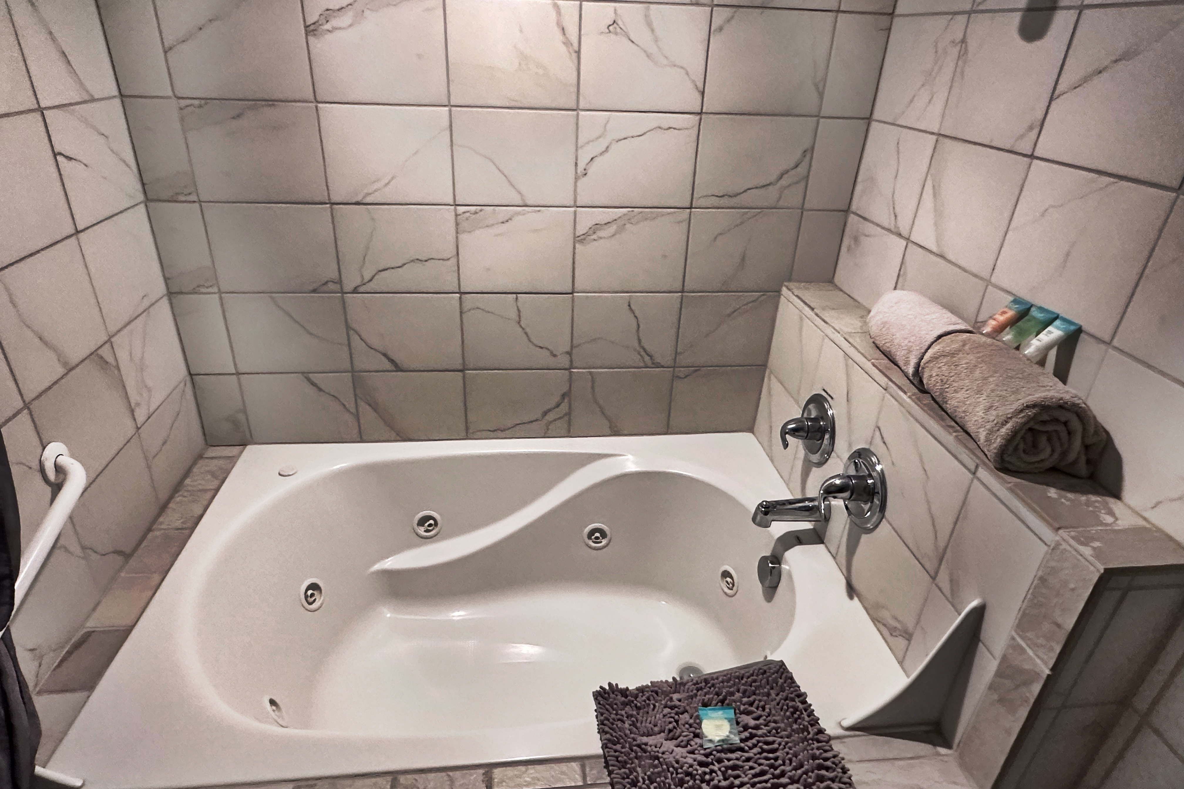 Guest room at the Soap Lake Resort, a Dazzler Select by Wyndham in Soap Lake, Washington