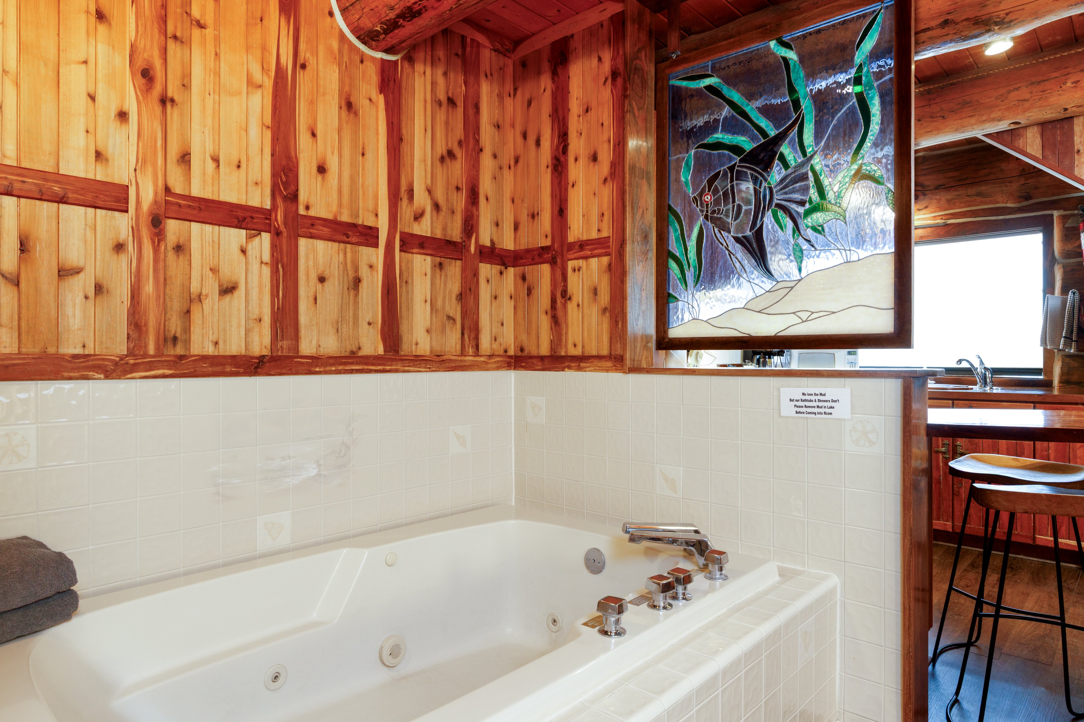 Guest room at the Soap Lake Resort, a Dazzler Select by Wyndham in Soap Lake, Washington