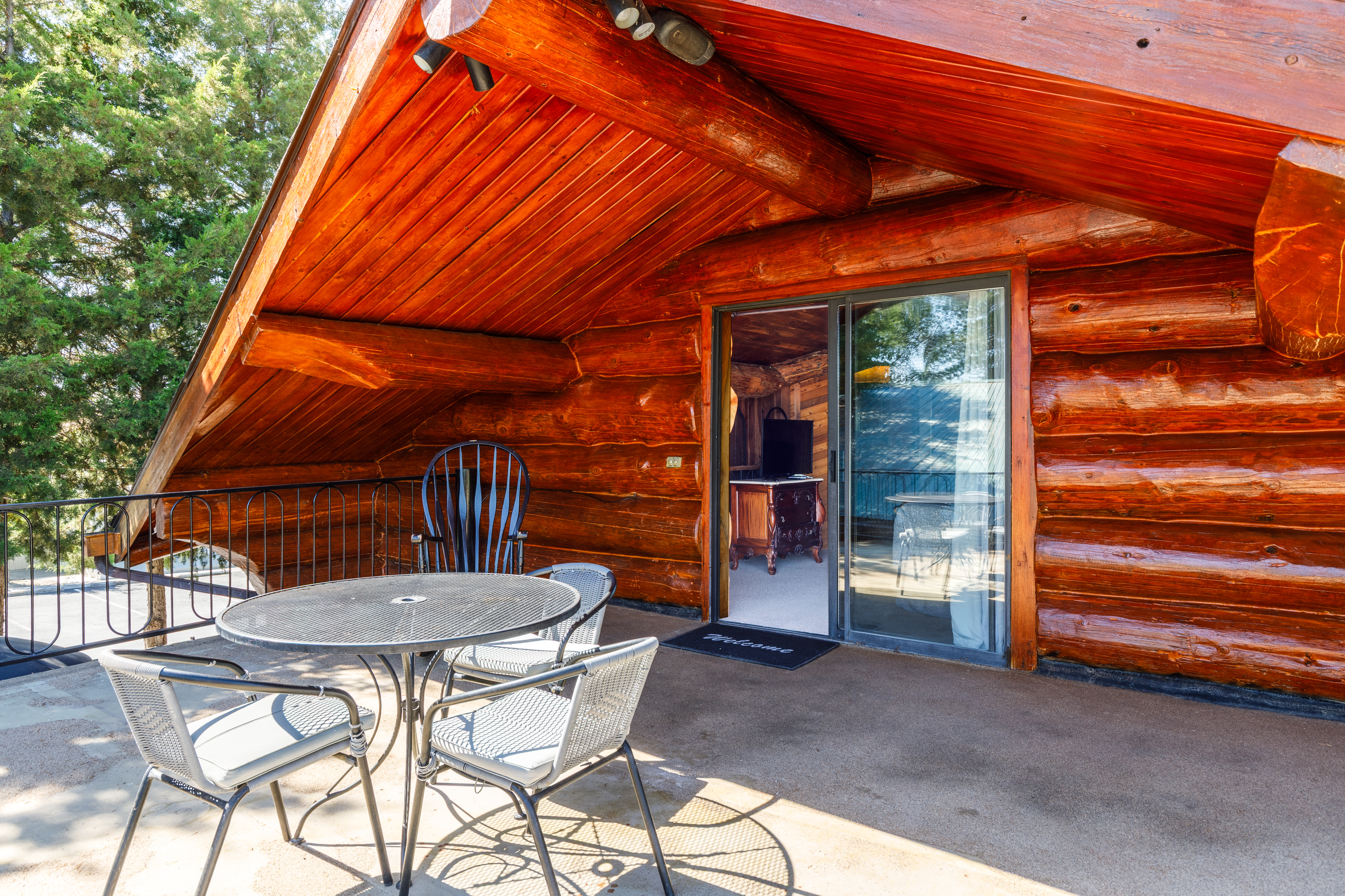 Guest room at the Soap Lake Resort, a Dazzler Select by Wyndham in Soap Lake, Washington