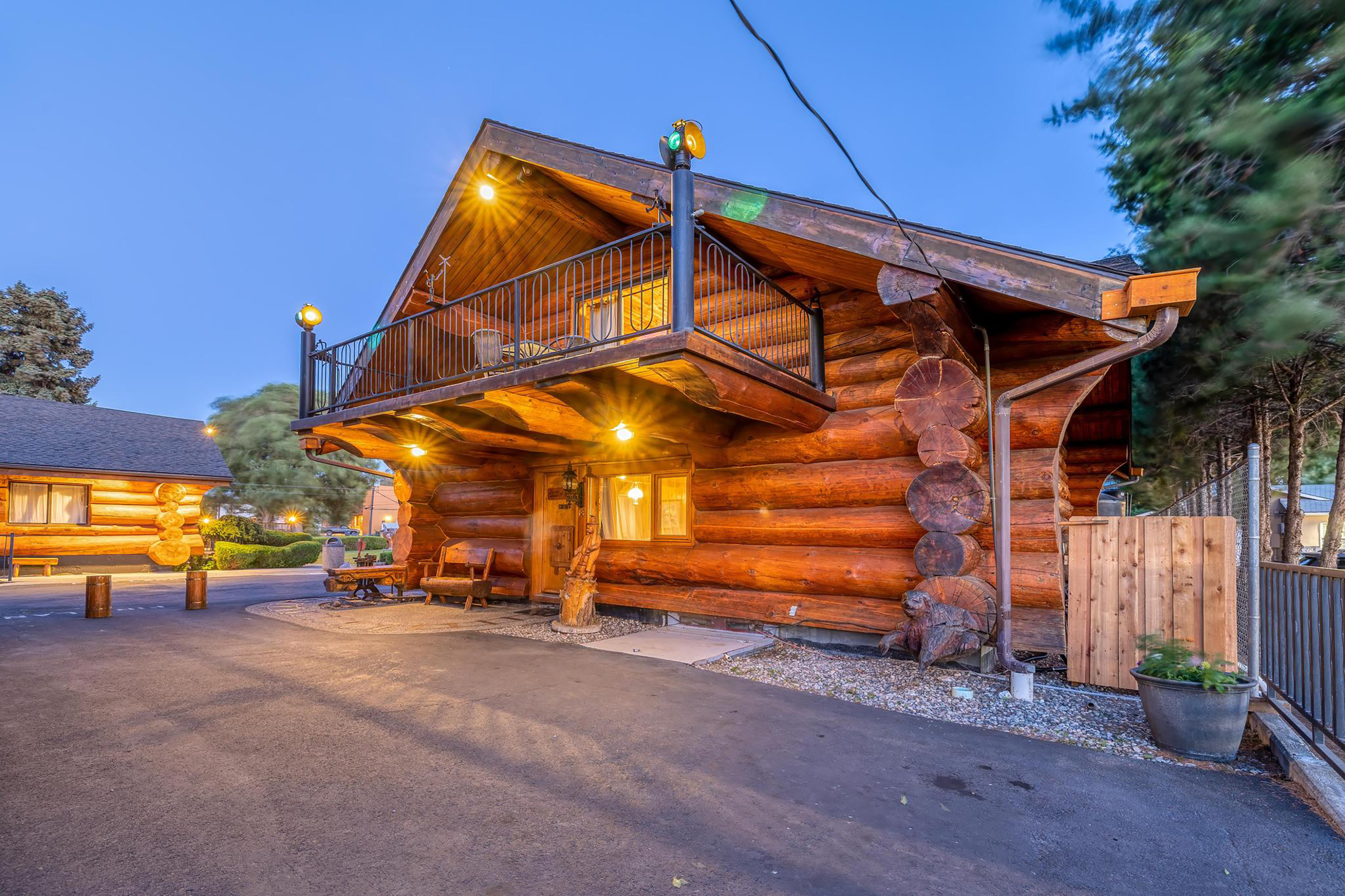 Guest room at the Soap Lake Resort, a Dazzler Select by Wyndham in Soap Lake, Washington
