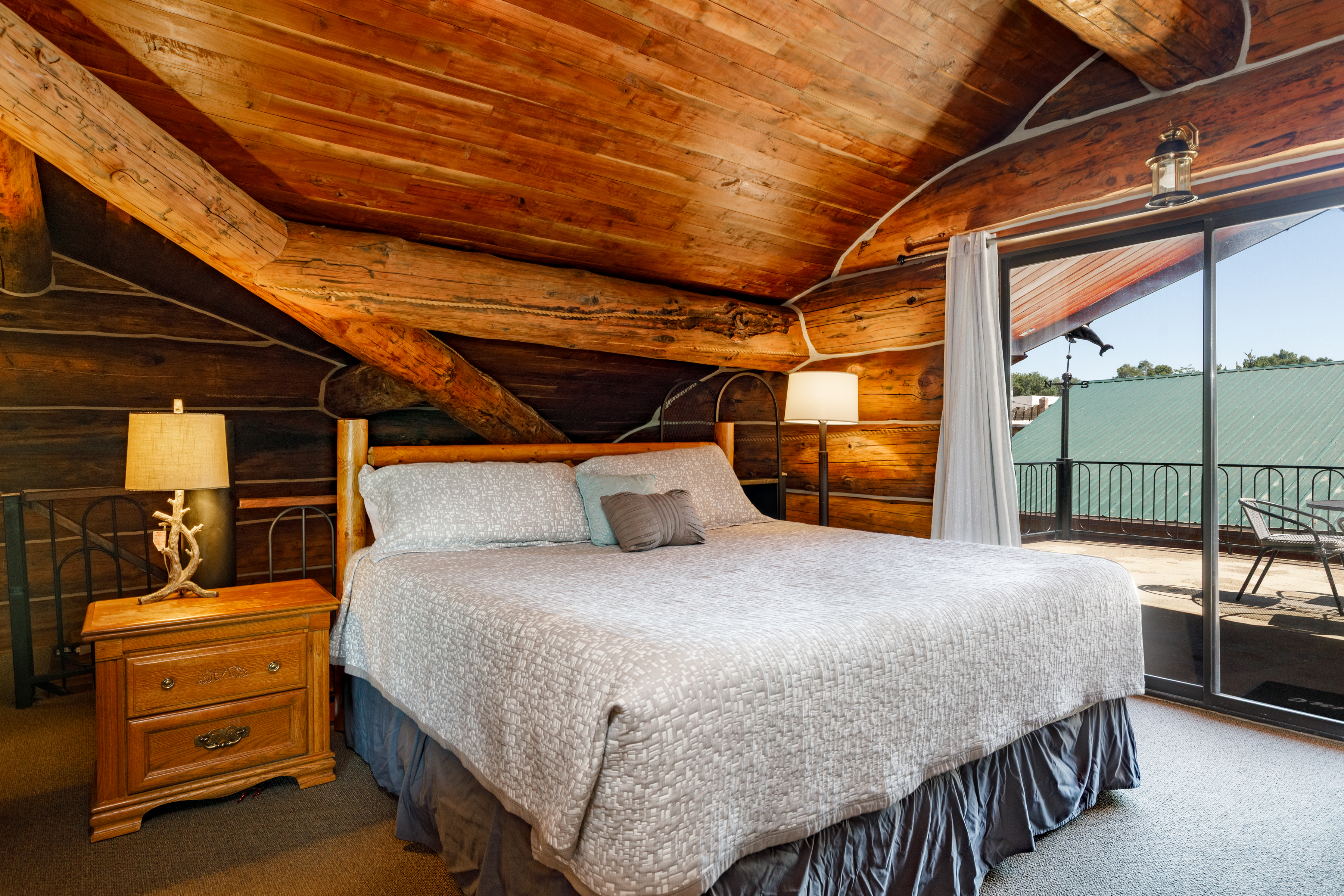 Guest room at the Soap Lake Resort, a Dazzler Select by Wyndham in Soap Lake, Washington