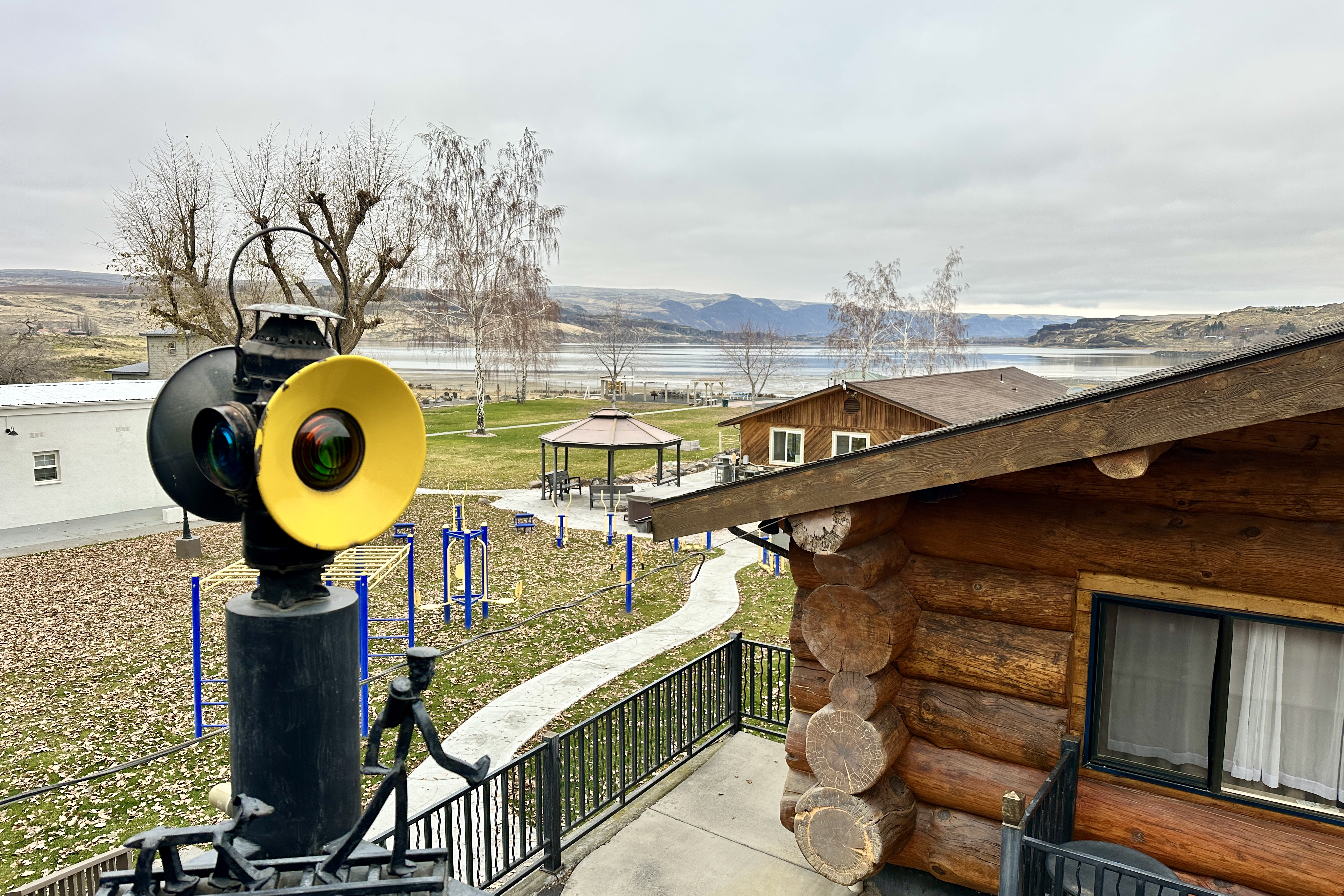 Guest room at the Soap Lake Resort, a Dazzler Select by Wyndham in Soap Lake, Washington