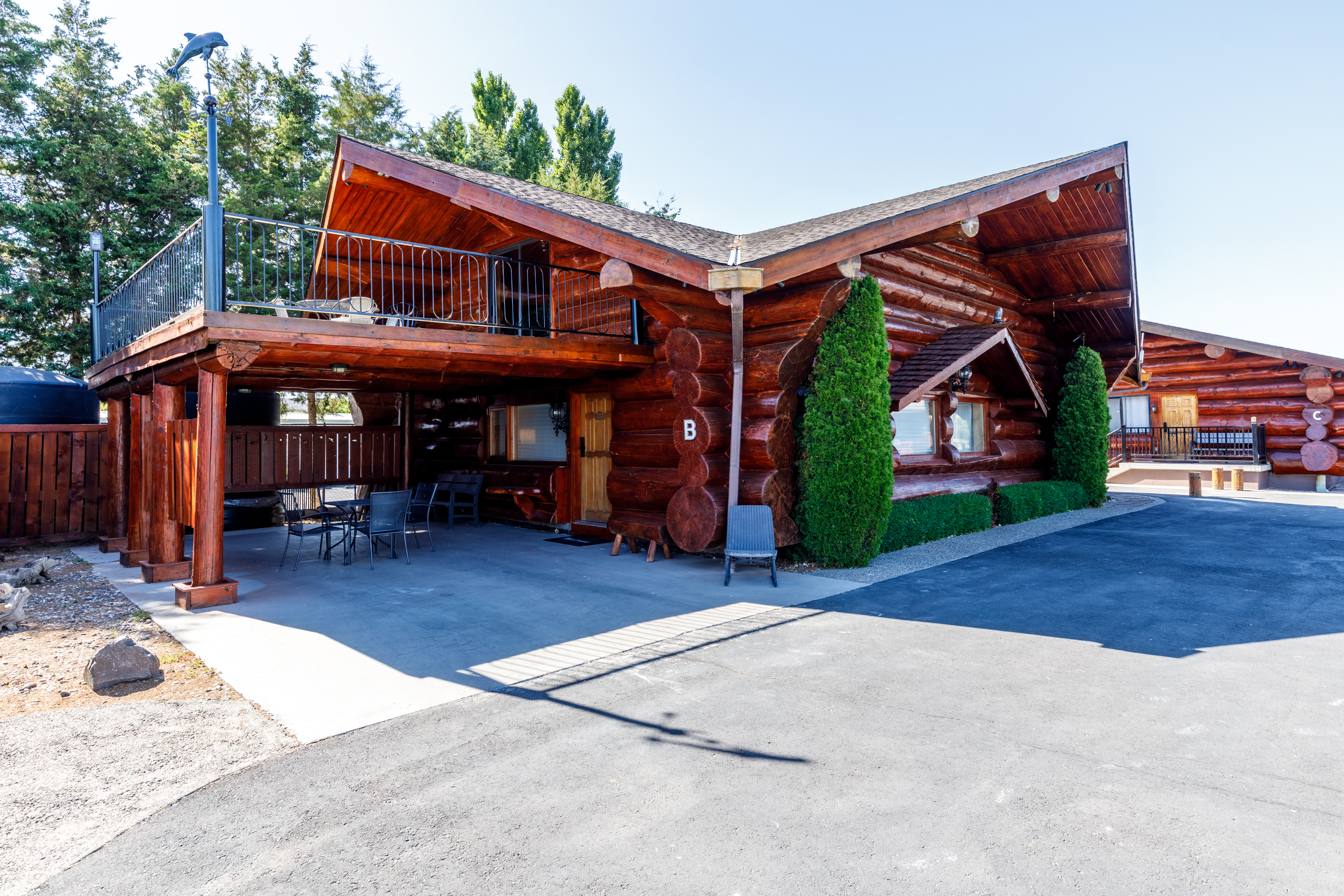 Guest room at the Soap Lake Resort, a Dazzler Select by Wyndham in Soap Lake, Washington