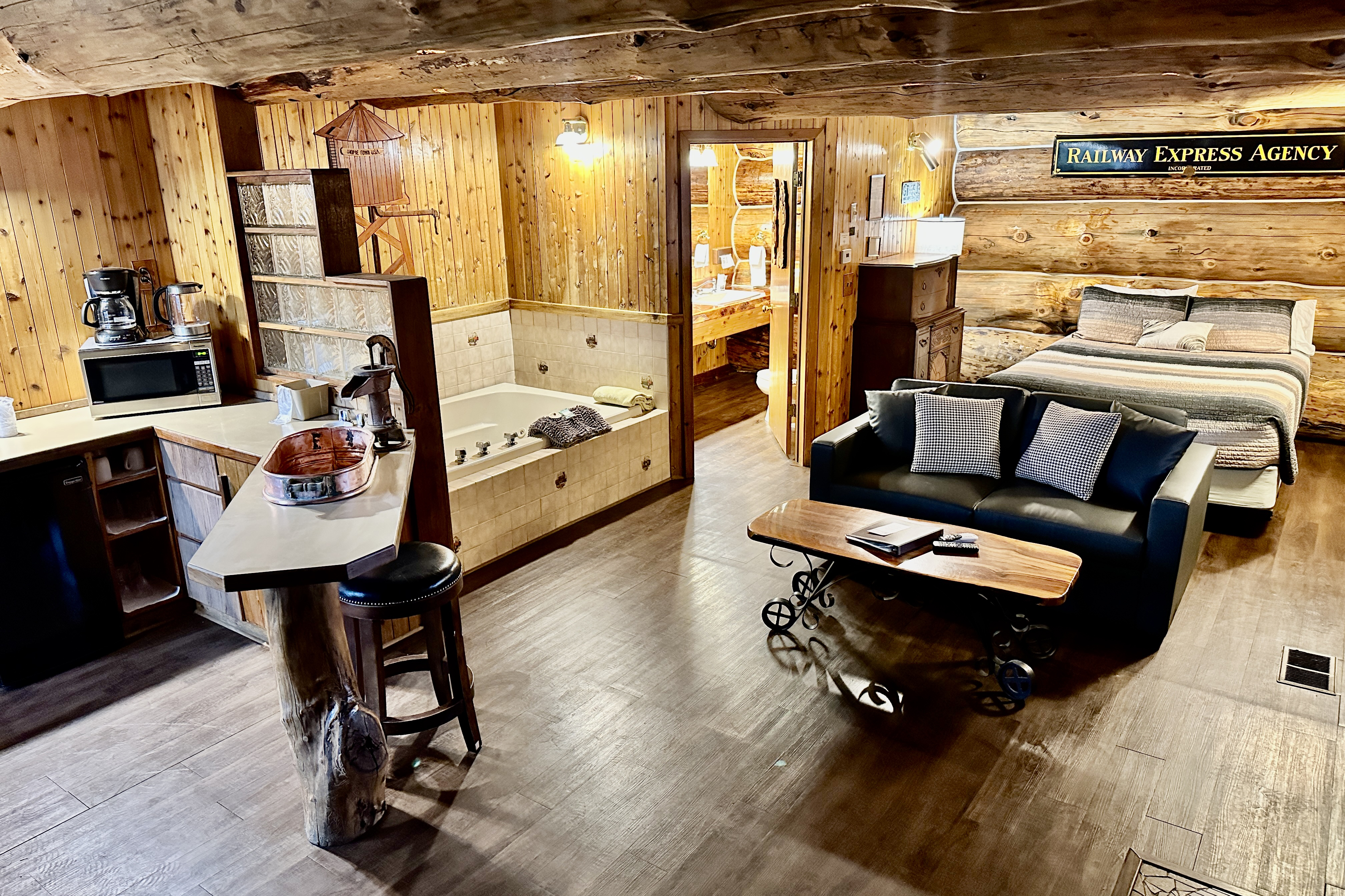 Guest room at the Soap Lake Resort, a Dazzler Select by Wyndham in Soap Lake, Washington