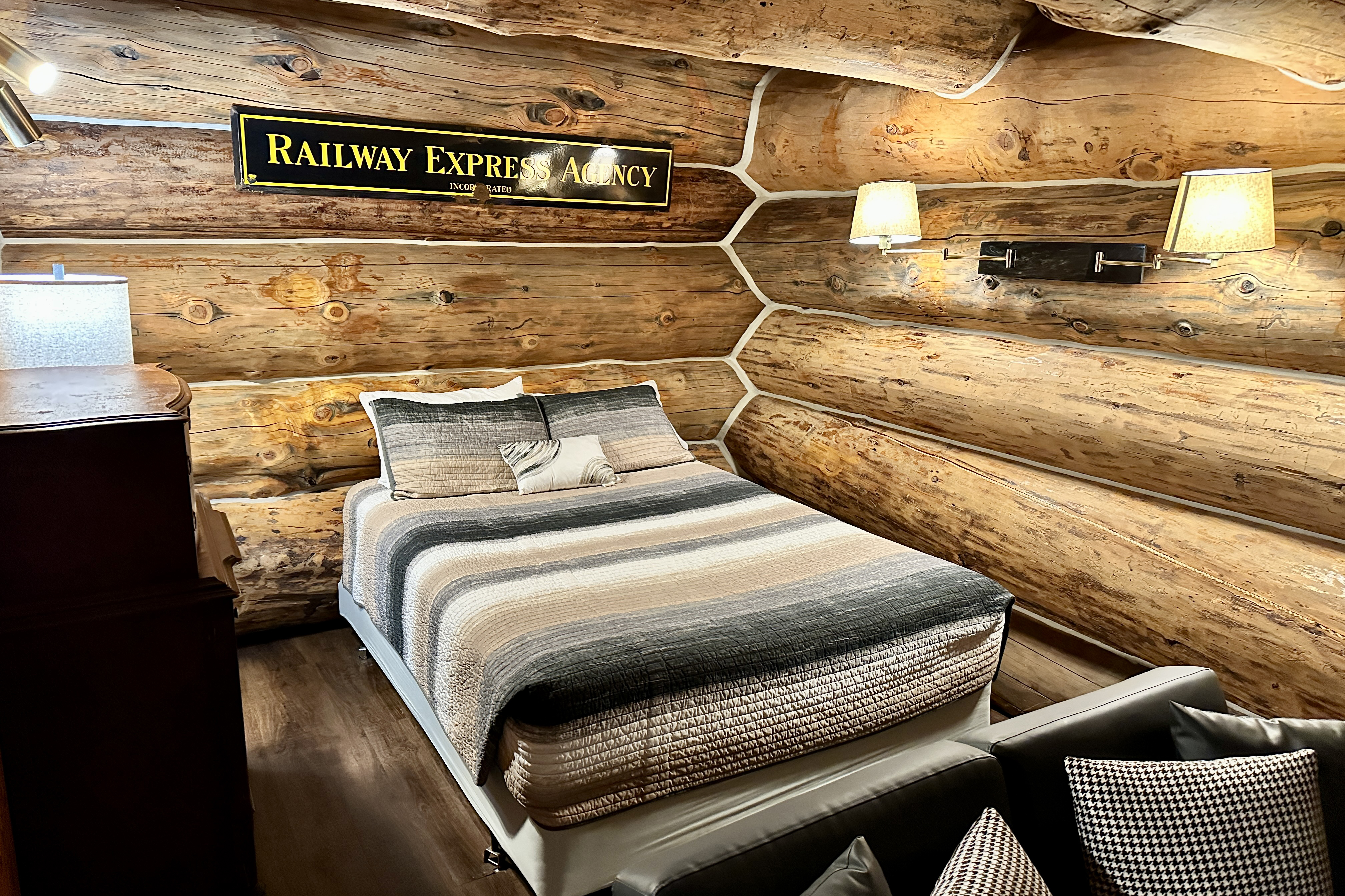 Guest room at the Soap Lake Resort, a Dazzler Select by Wyndham in Soap Lake, Washington